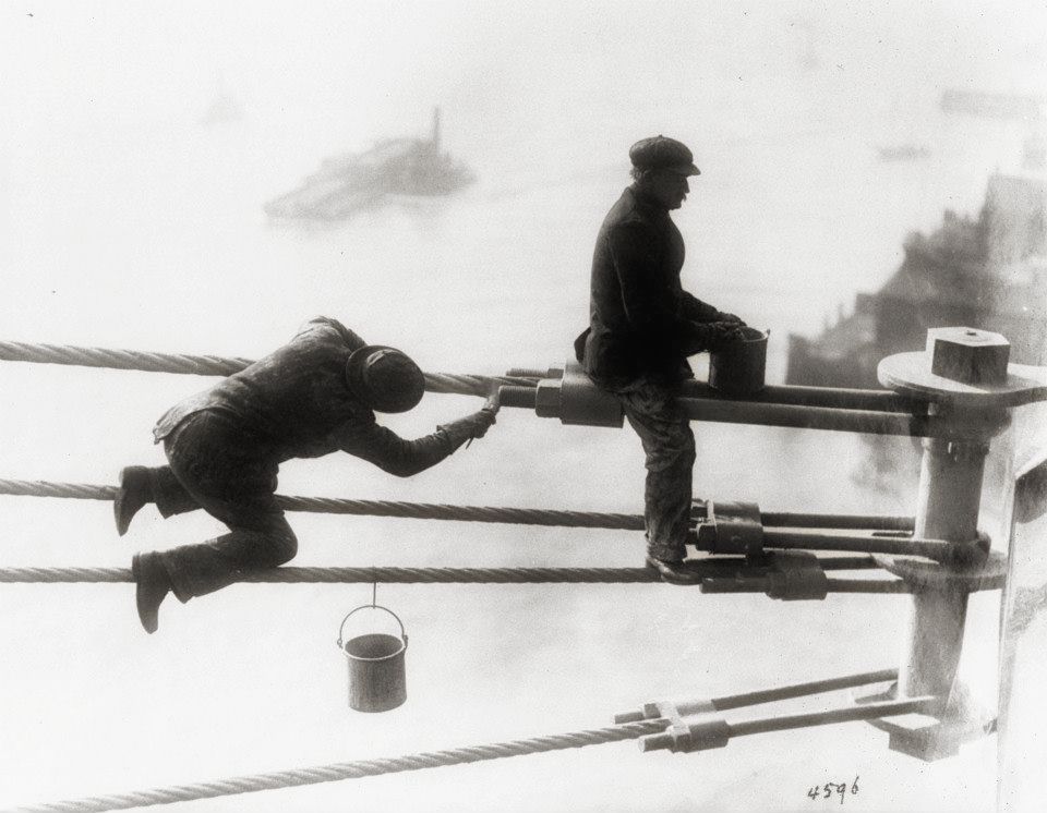 Brooklyn Bridge workers (1915) | Image: New York City, Department of Records