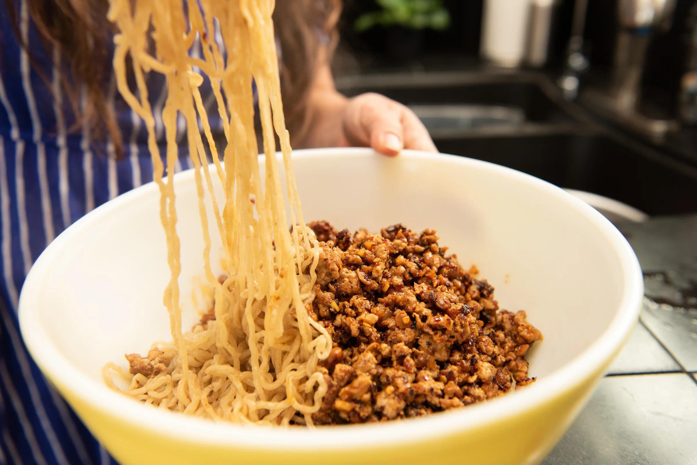 Nikki Guerro of Hot Mama Salsa and Chile Oils cooks an umi noodle dish