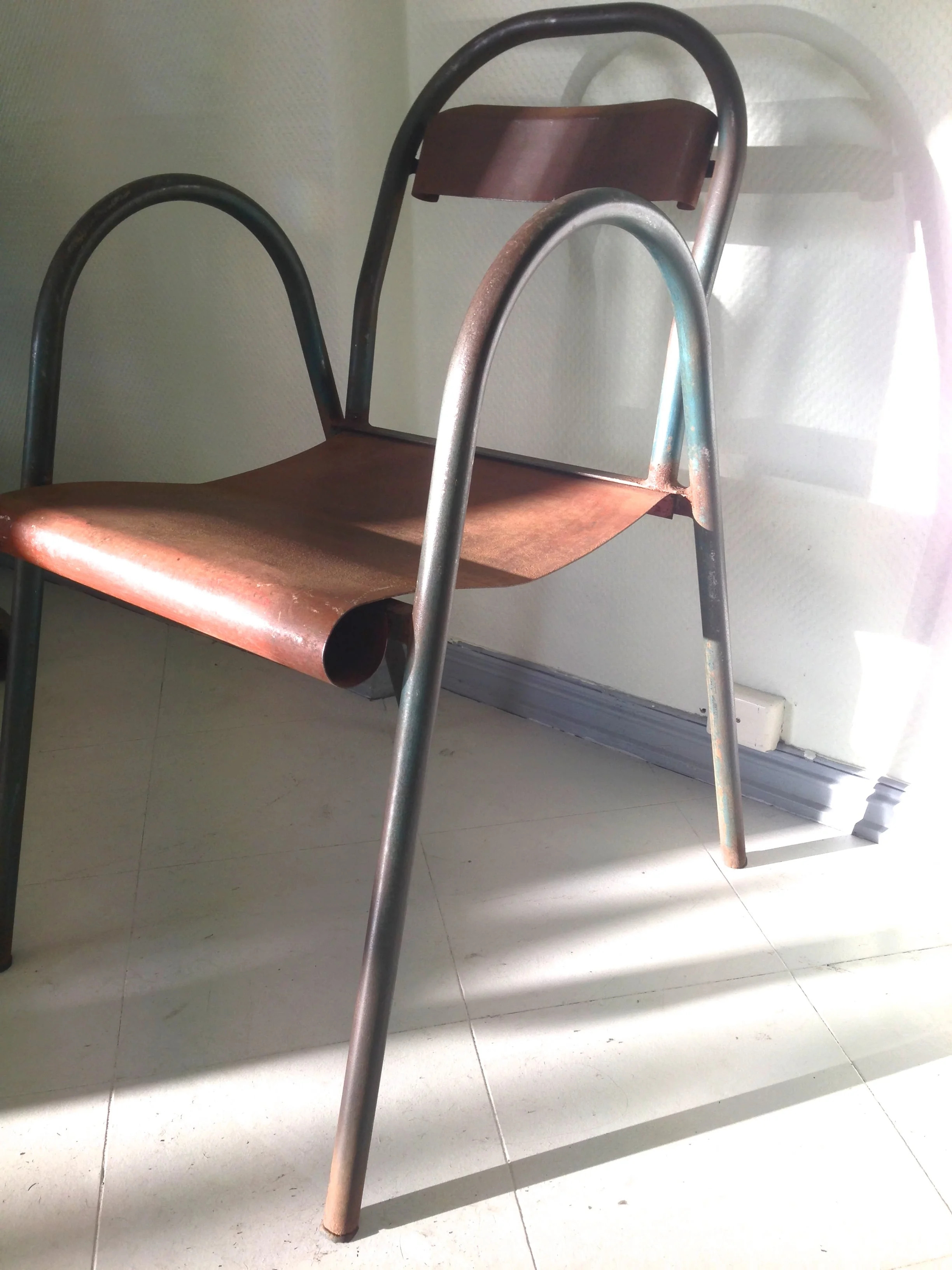 4 nydelige franske metall stoler kr 2.000 pr stk (solgt)