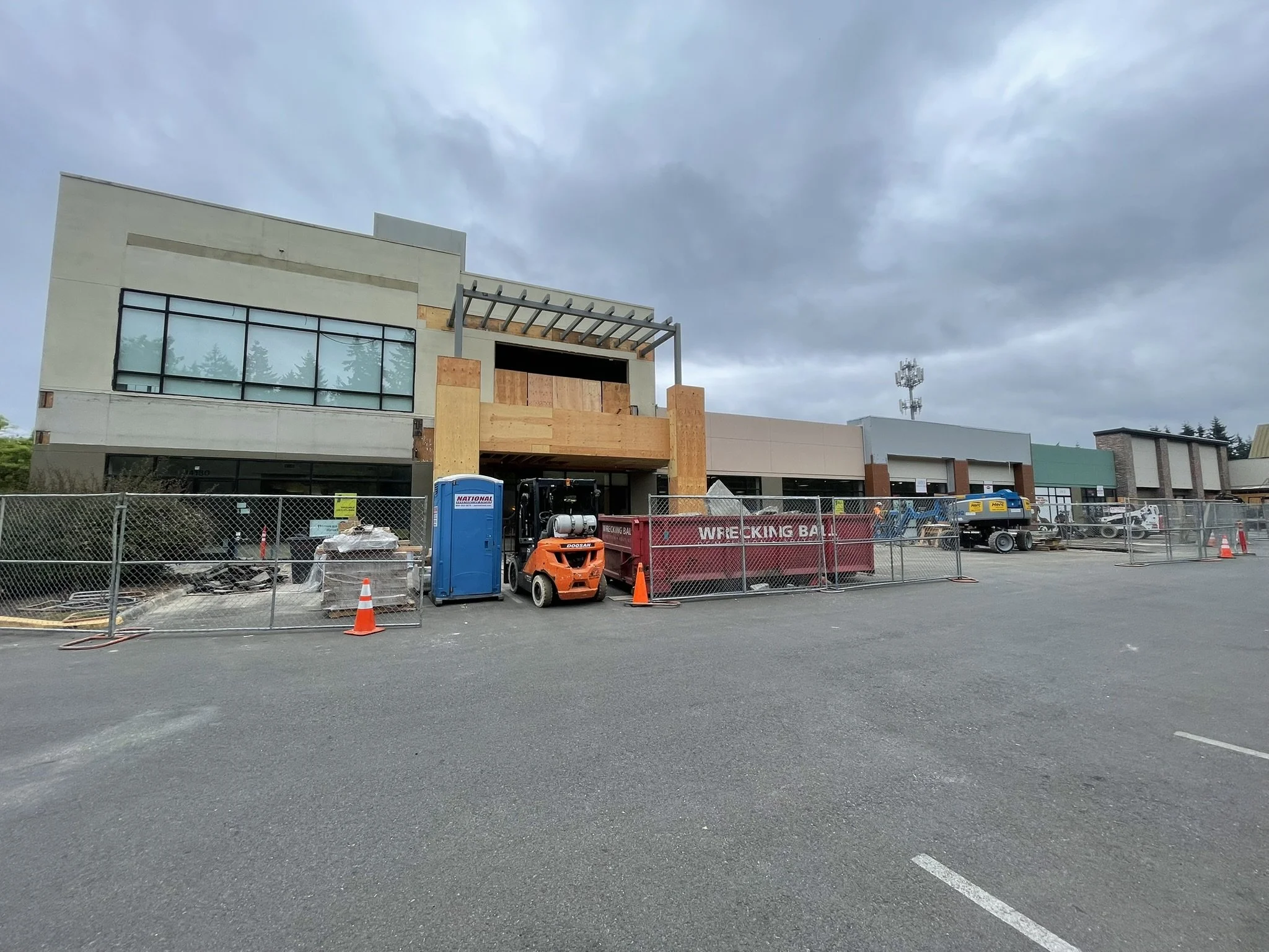 LA Fitness Facade 1.JPEG