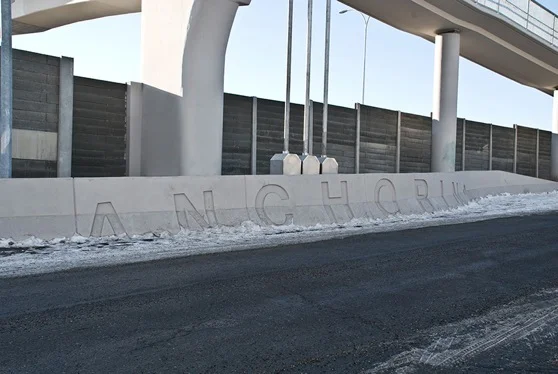 A standard barrier protects the tension rods on the other side of the bridge. The word “ANCHORING” was embedded into that barrier