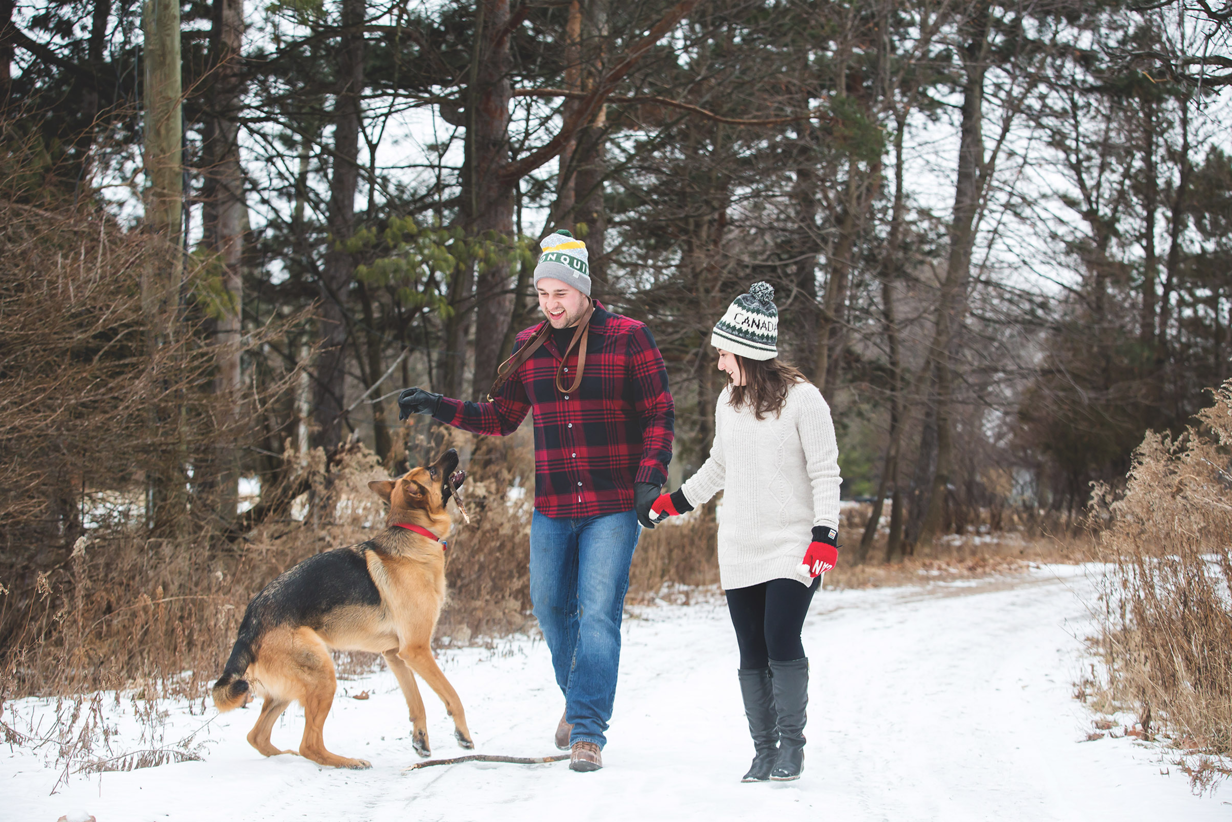 Engagement-Photos-Hamilton-Niagara-Toronto-Burlington-Oakville-Photographer-Engaged-Ring-Photography-Dog-Winter-Moments-by-Lauren-Image-8.png