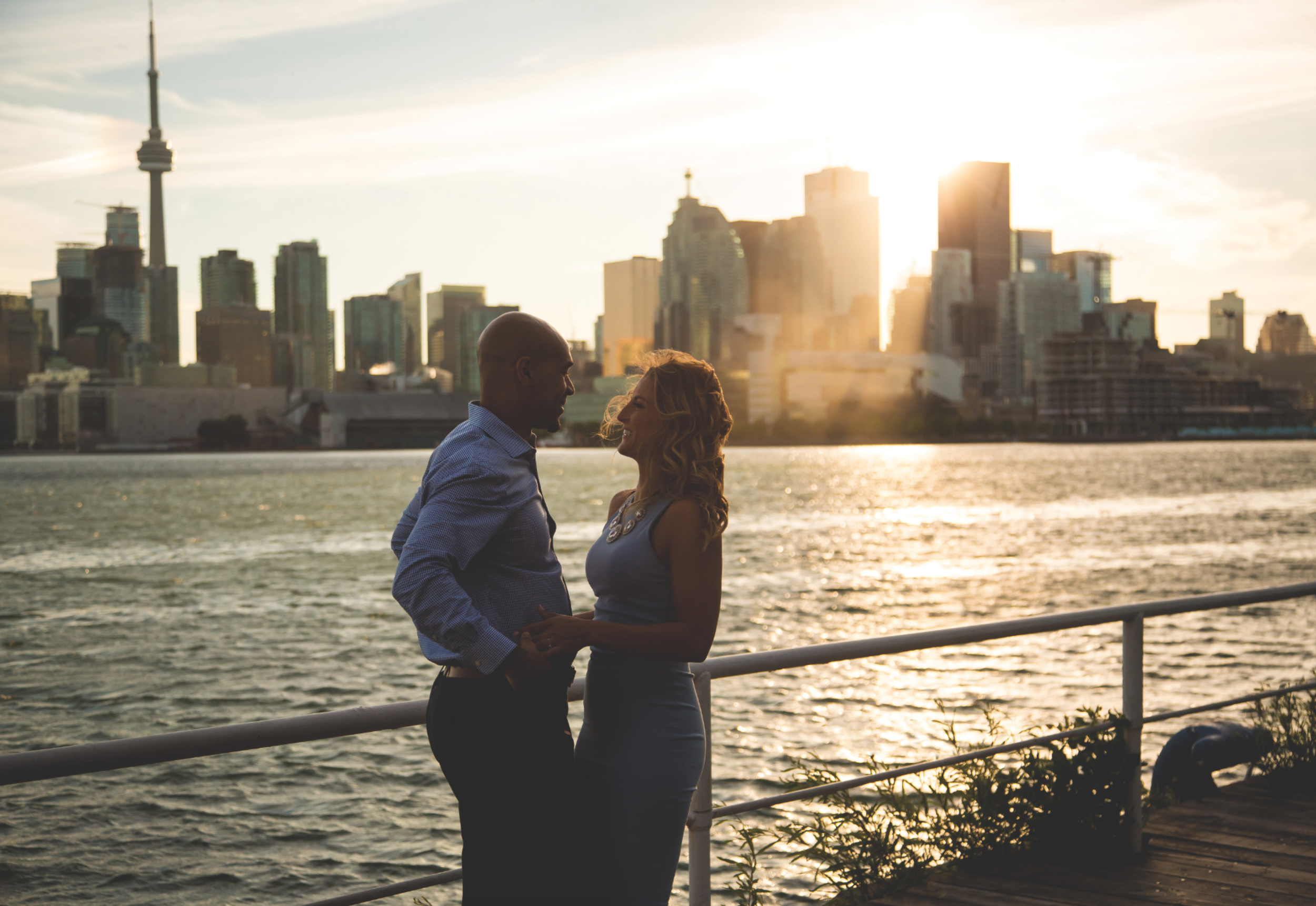 Engagement-Photos-Toronto-Downtown-Waterfront-Photographer-Wedding-Hamilton-GTA-Niagara-Oakville-Modern-Moments-by-Lauren-Engaged-Photography-Photo-Image-13.png