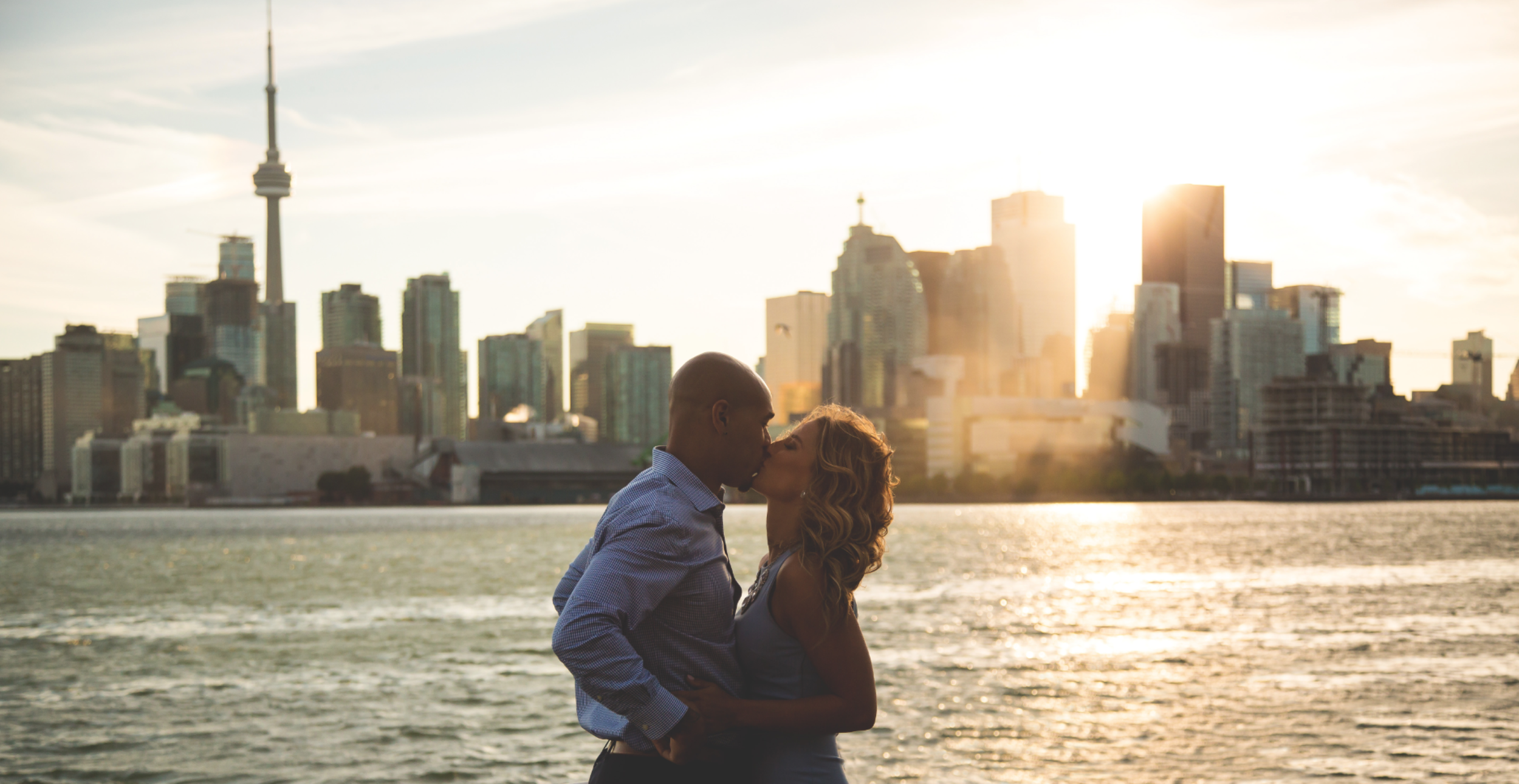 Engagement-Photos-Toronto-Downtown-Waterfront-Photographer-Wedding-Hamilton-GTA-Niagara-Oakville-Modern-Moments-by-Lauren-Engaged-Photography-Photo-Image-14.png