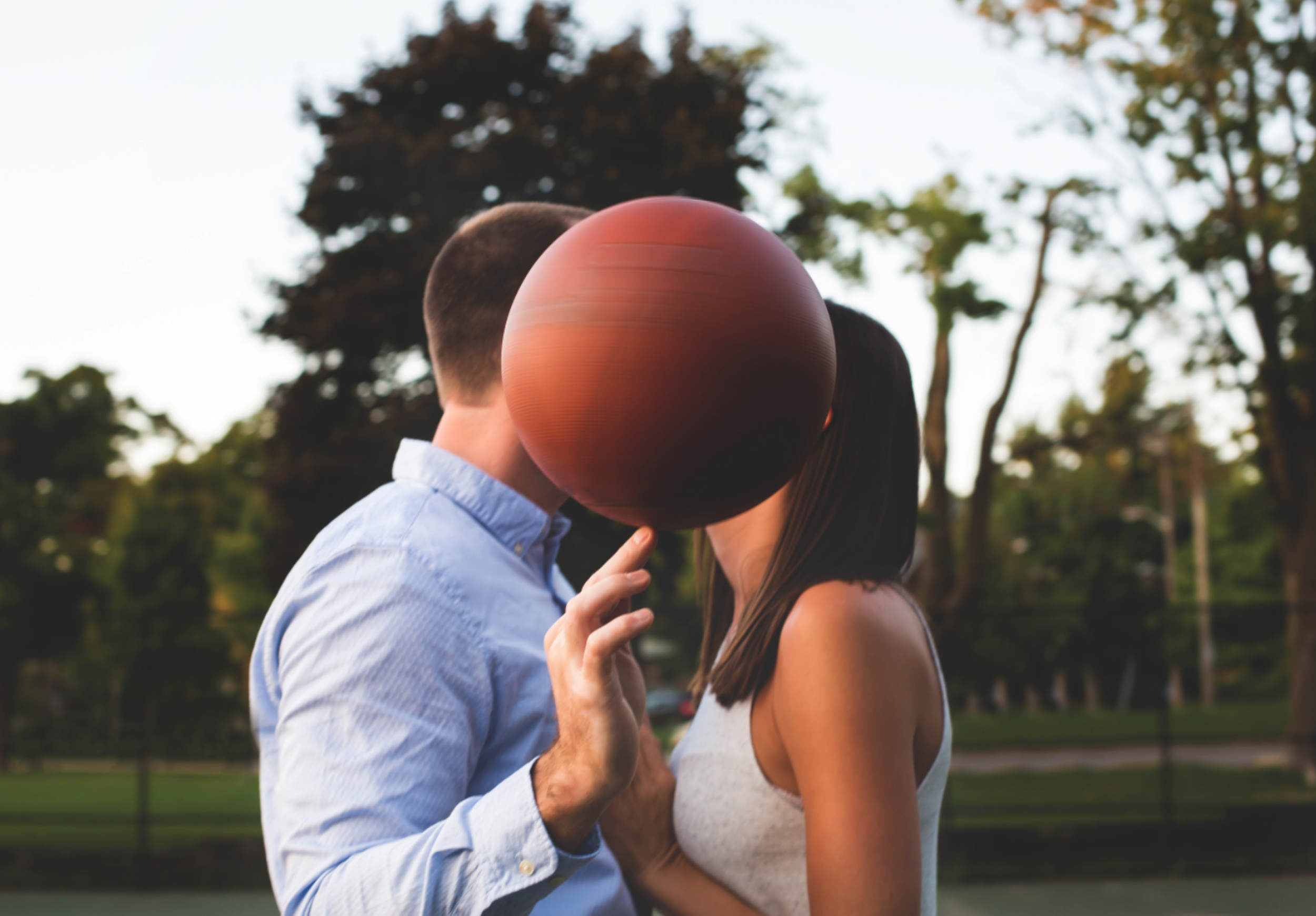 Engagement-Photos-Guelph-Park-Photographer-Wedding-Hamilton-GTA-Niagara-Oakville-Guelph-Tennis-Court-Basketball-Modern-Moments-by-Lauren-Engaged-Photography-Photo-Image-10.png