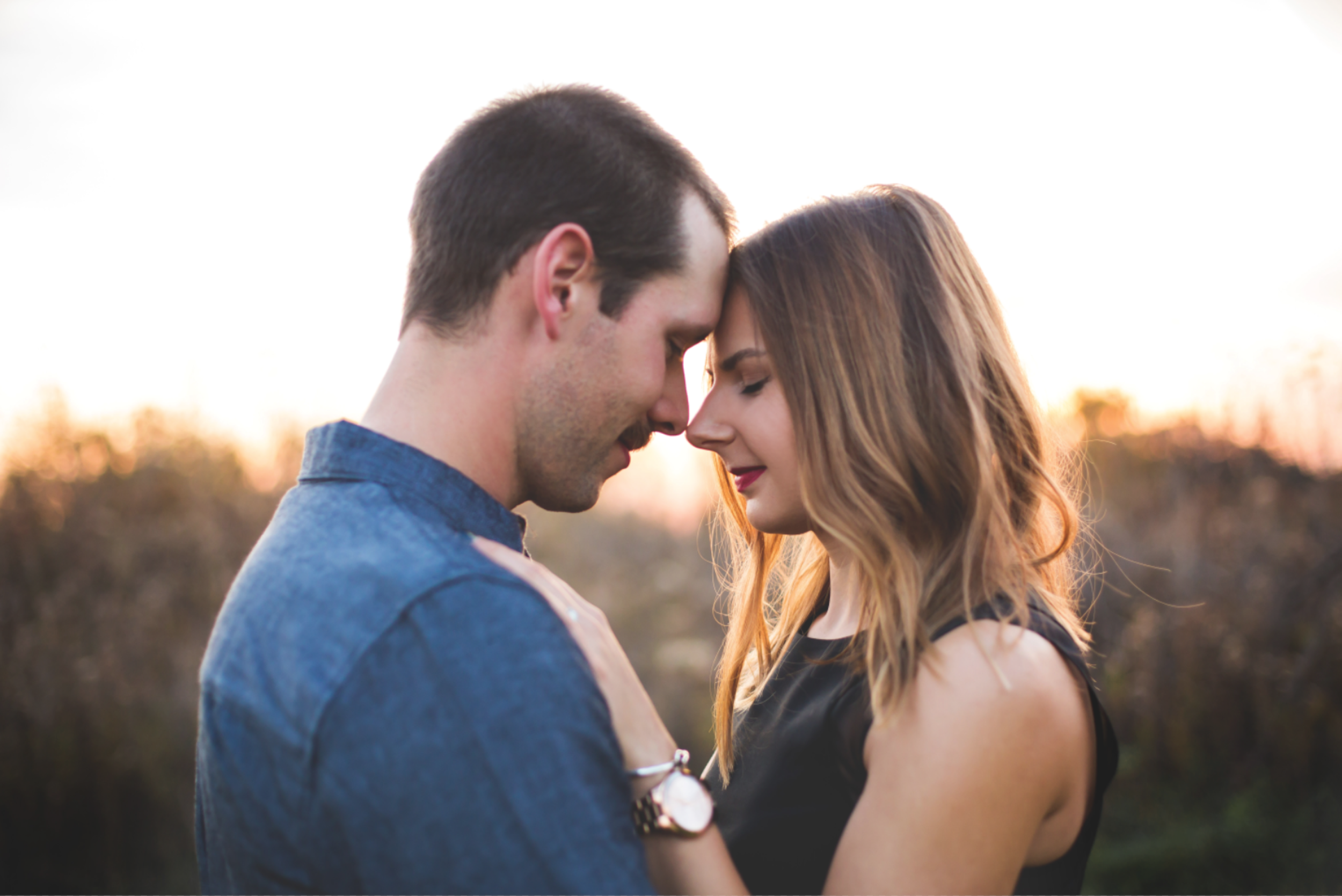 Engagement-Session-Brantford-Hamilton-Burlington-Oakville-Niagara-Toronto-Wedding-Photographer-Engaged-Photography-Golden-Hour-Moments-by-Lauren-Photo-Image-4.png