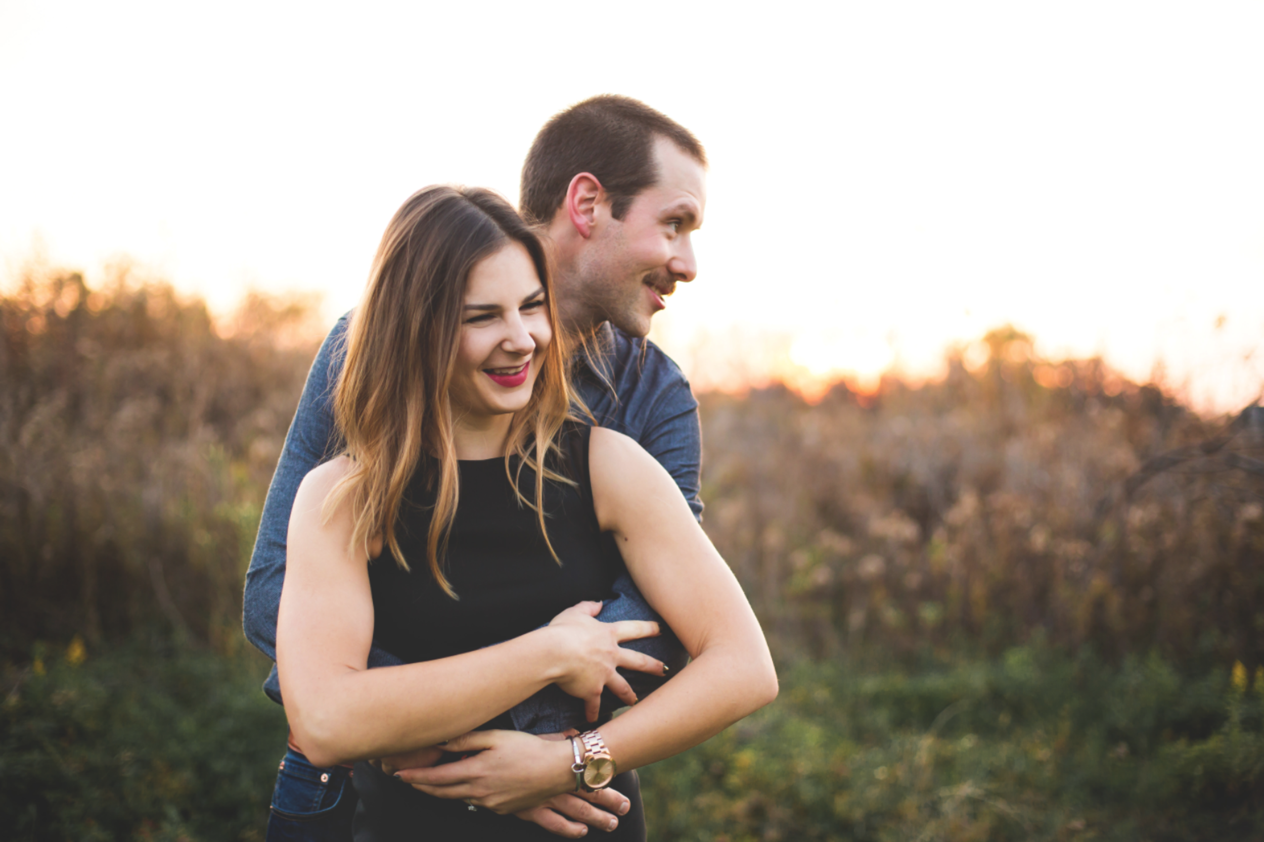 Engagement-Session-Brantford-Hamilton-Burlington-Oakville-Niagara-Toronto-Wedding-Photographer-Engaged-Photography-Golden-Hour-Moments-by-Lauren-Photo-Image-7.png