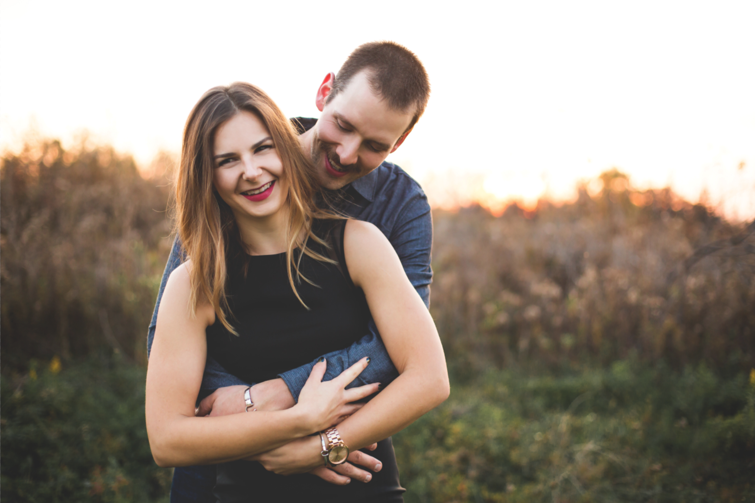 Engagement-Session-Brantford-Hamilton-Burlington-Oakville-Niagara-Toronto-Wedding-Photographer-Engaged-Photography-Golden-Hour-Moments-by-Lauren-Photo-Image-8.png