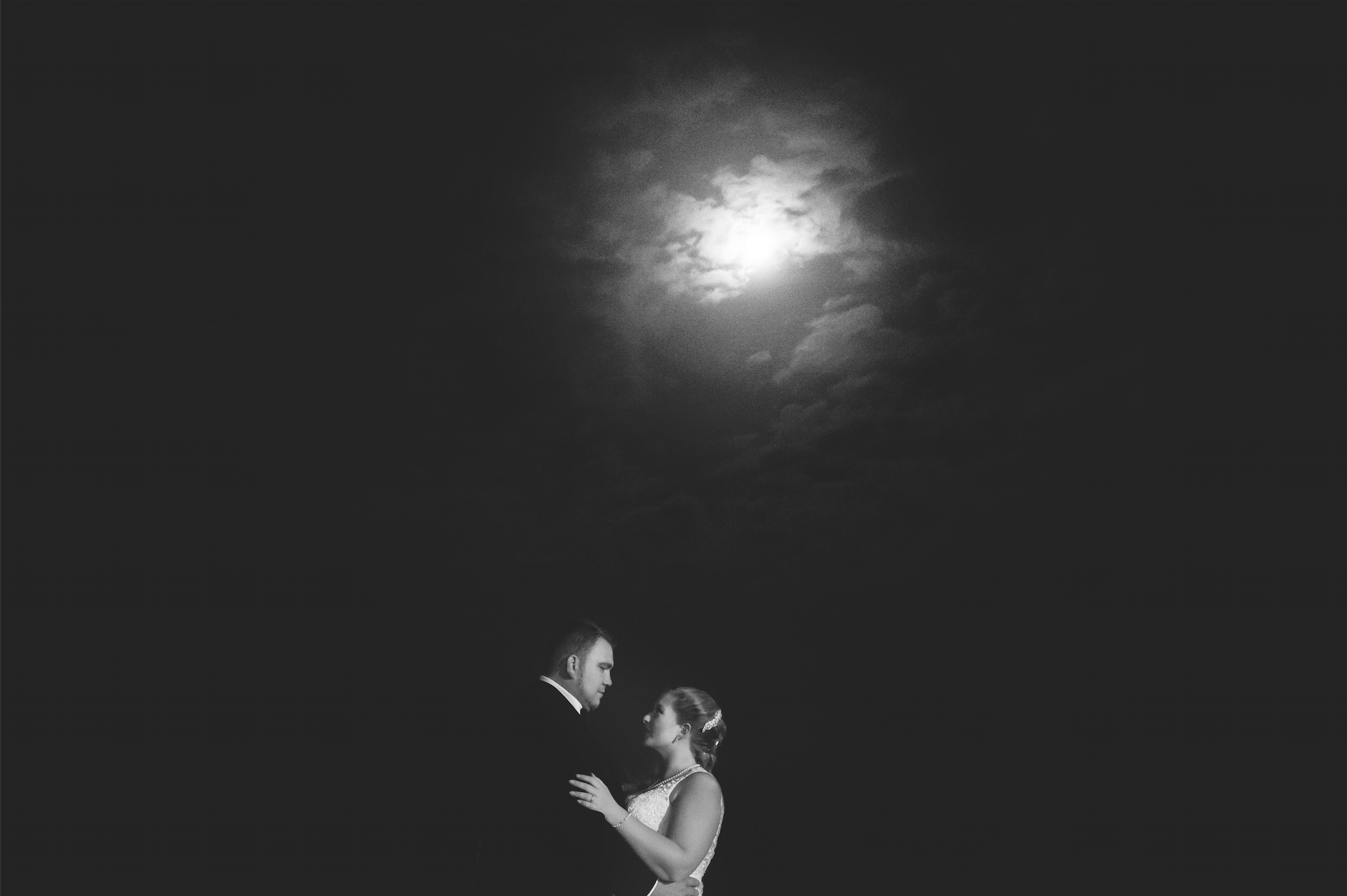 Moments-by-Lauren-Modern-Fun-Authentic-Wedding-Lifestyle-Family-Photographer-Hamilton-Burlington-Niagara-Oakville-Toronto-Muskoka-Ontario-Photography-Photo-Image-113.png