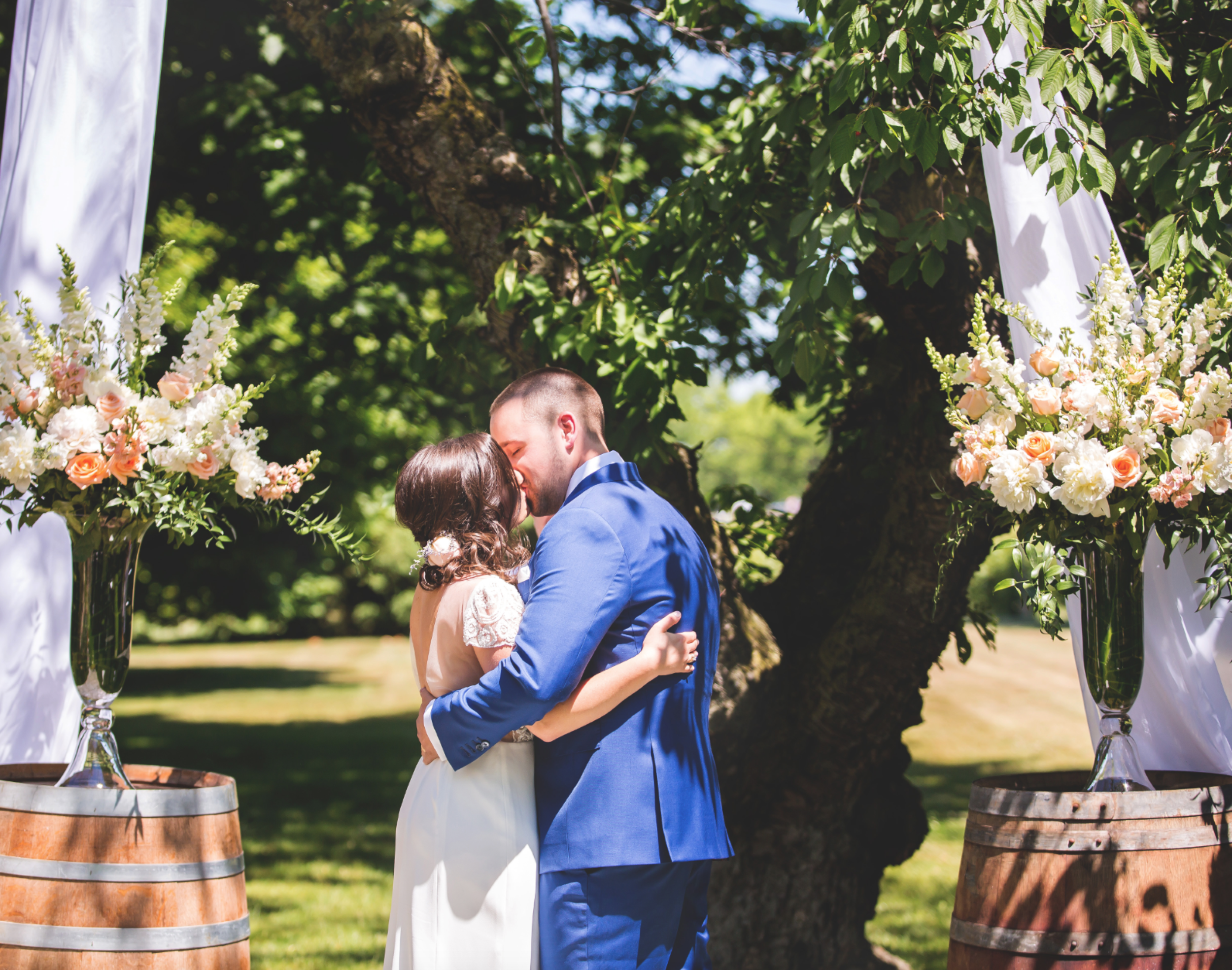 Wedding-Kurtz-Orchard-Market-Niagara-On-The-Lake-Toronto-Hamilton-Burlington-Oakville-Niagara-Wedding-Photographer-Photography-Moments-by-Lauren-Photo-Image-36.png