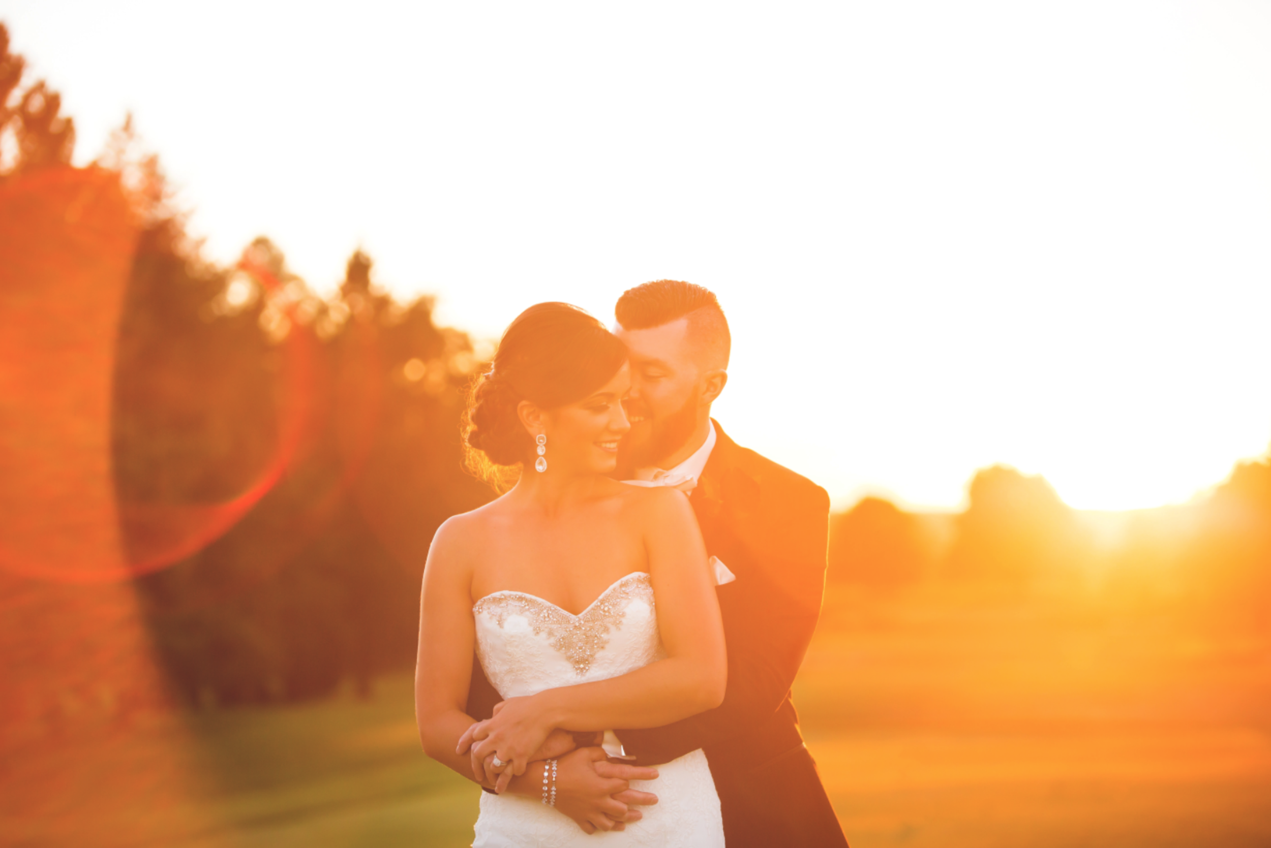 Wedding-Photography-Hamilton-Burlington-Oakville-Toronto-Niagara-Photographer-Moments-by-Lauren-Sunset-Golden-Hour-Photos-HamOnt-Beverly-Golf-And-Country-Club-Golf-Course-Bride-Groom-Image-1.png