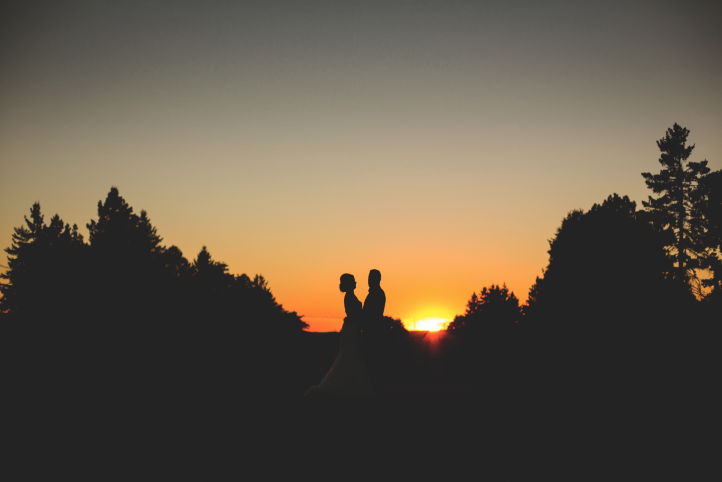 Wedding-Photography-Hamilton-Burlington-Oakville-Toronto-Niagara-Photographer-Moments-by-Lauren-Sunset-Golden-Hour-Photos-HamOnt-Beverly-Golf-And-Country-Club-Golf-Course-Bride-Groom-Image-3.png