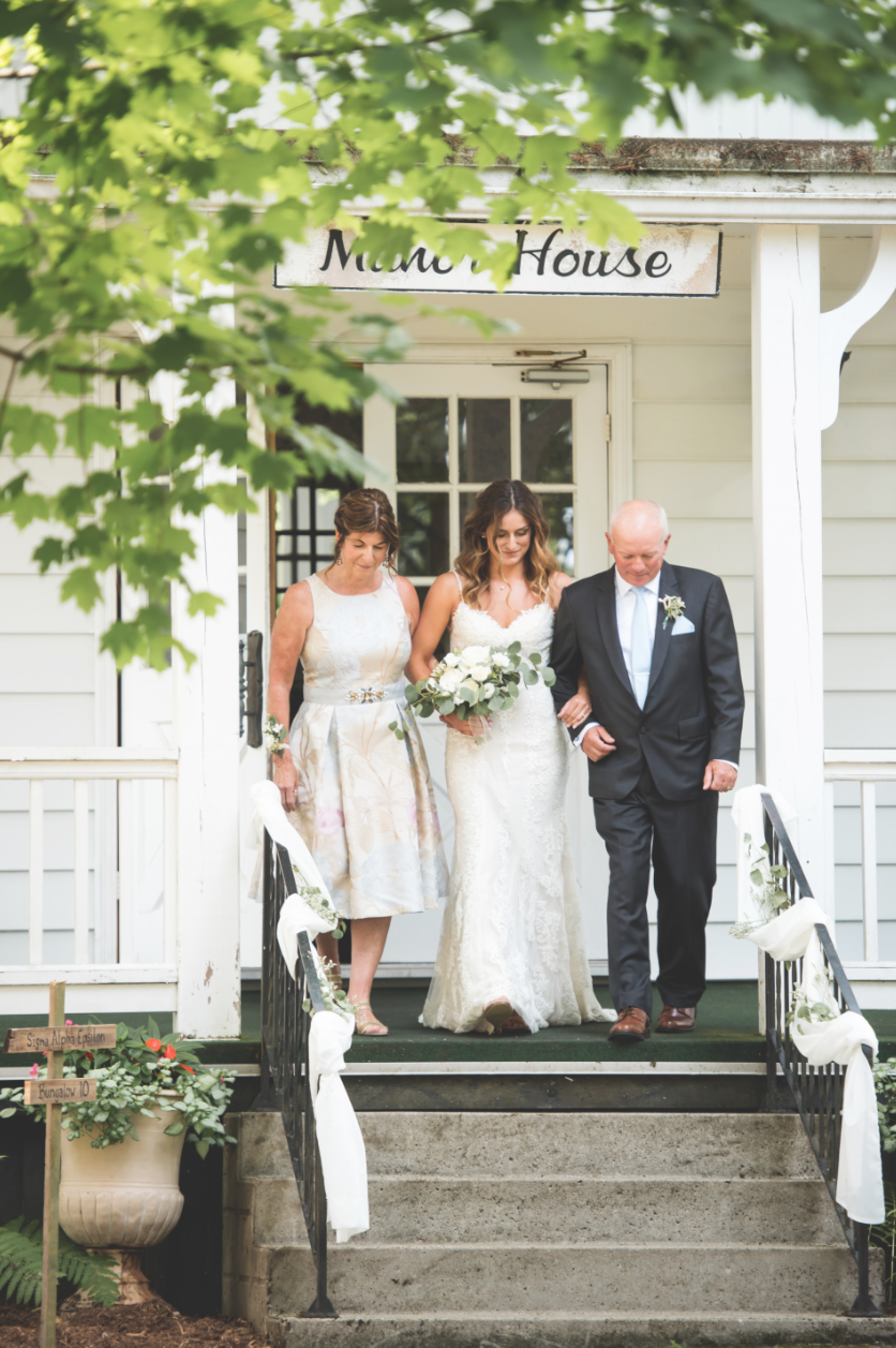 Wedding-Photos-Muskoka-Clevelands-House-Photographer-Wedding-Hamilton-GTA-Niagara-Oakville-Moments-by-Lauren-Photography-Photo-Image-48.png