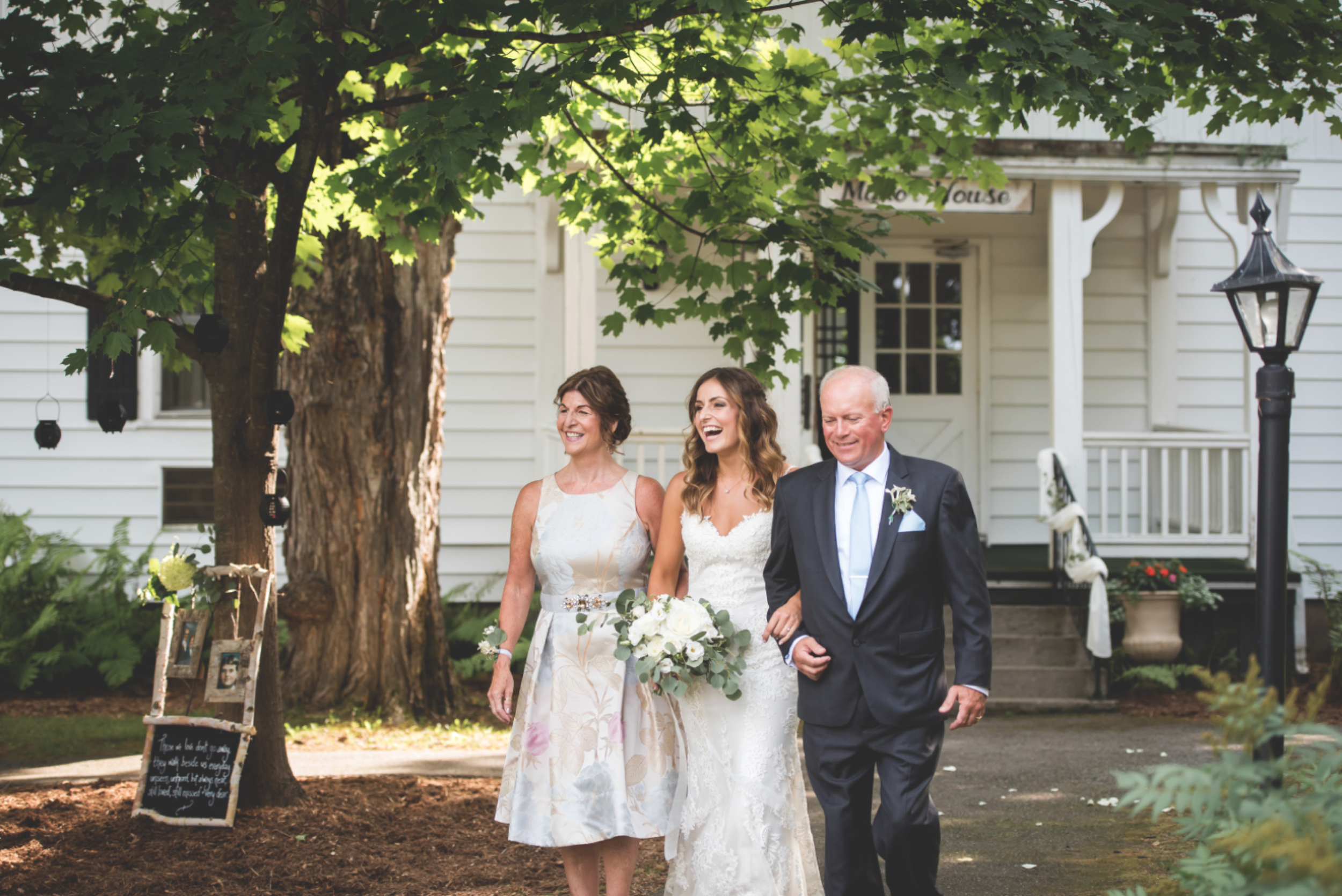 Wedding-Photos-Muskoka-Clevelands-House-Photographer-Wedding-Hamilton-GTA-Niagara-Oakville-Moments-by-Lauren-Photography-Photo-Image-49.png