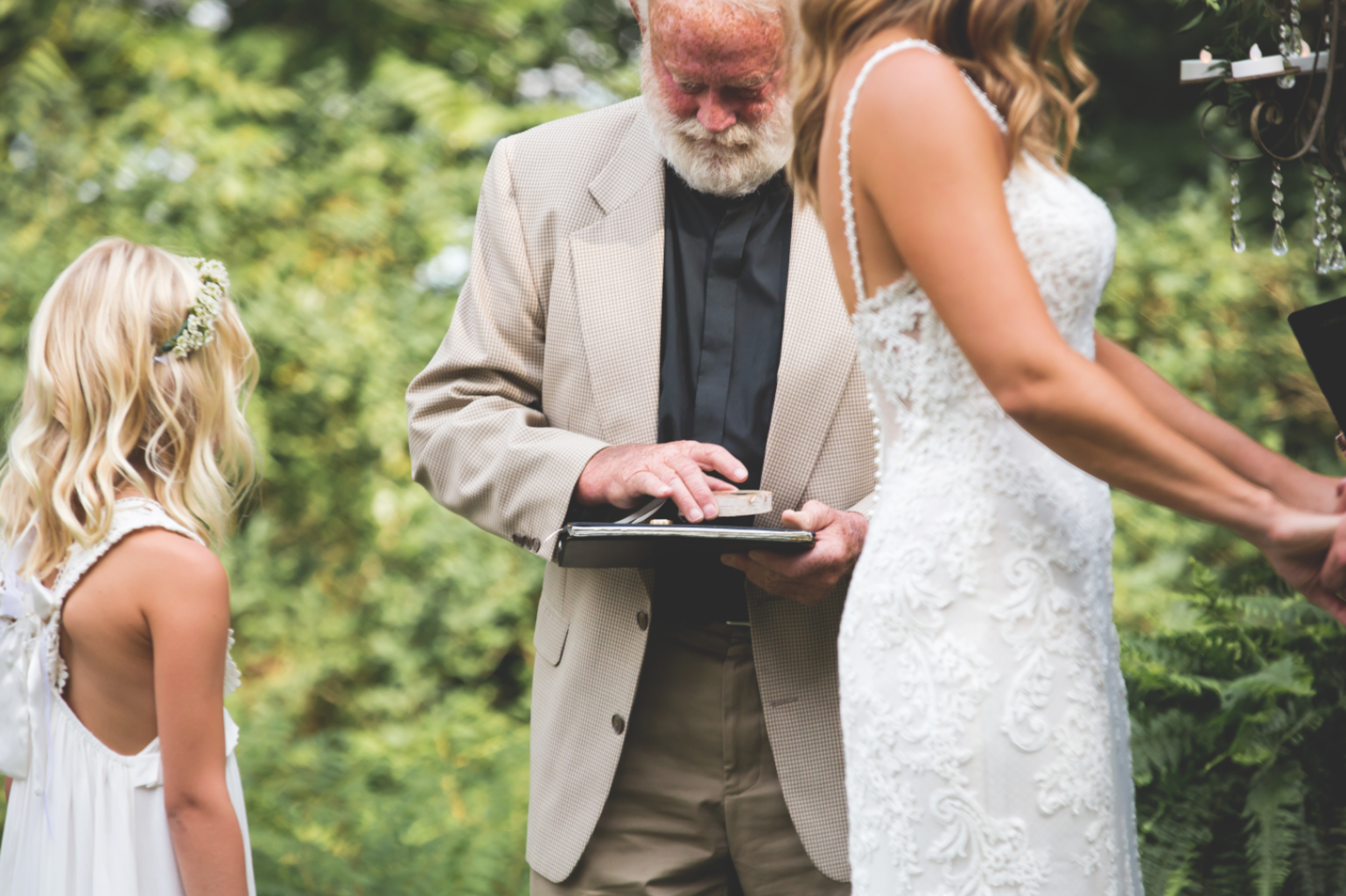 Wedding-Photos-Muskoka-Clevelands-House-Photographer-Wedding-Hamilton-GTA-Niagara-Oakville-Moments-by-Lauren-Photography-Photo-Image-61.png
