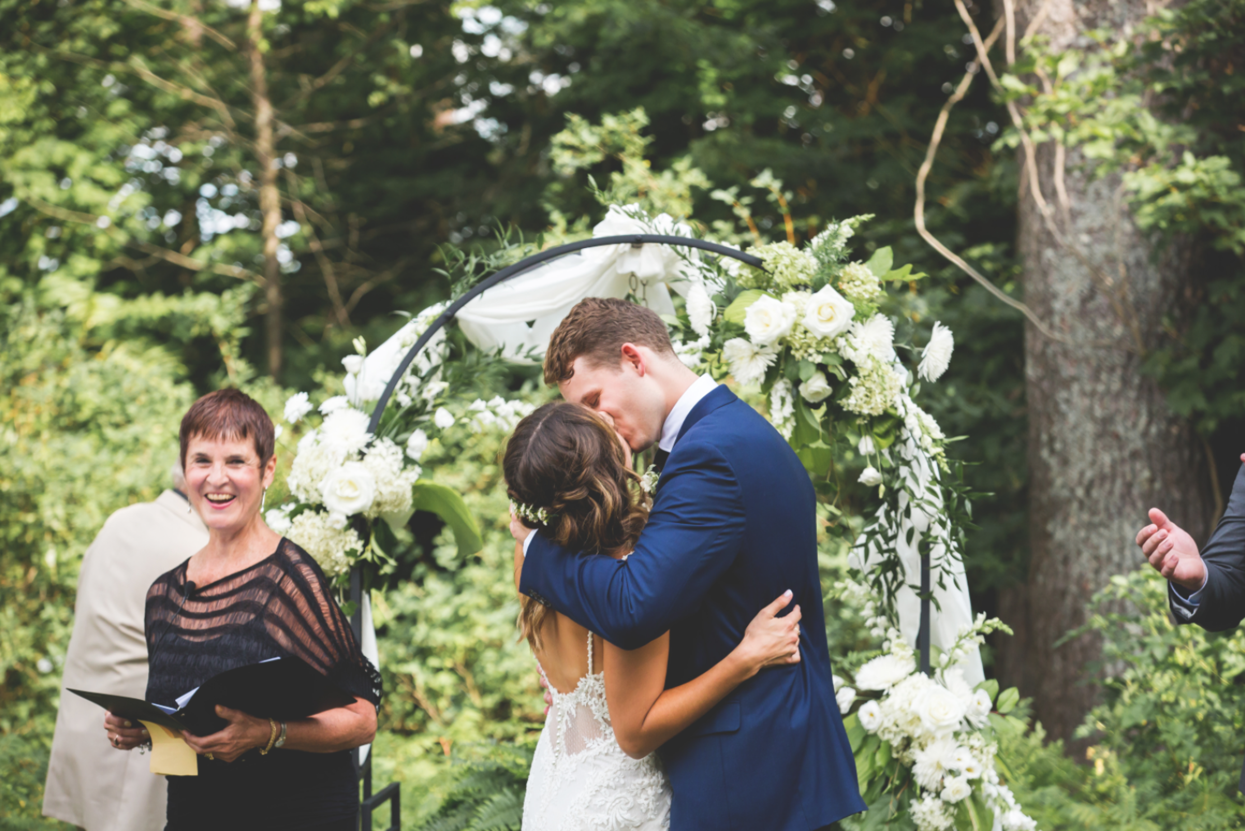 Wedding-Photos-Muskoka-Clevelands-House-Photographer-Wedding-Hamilton-GTA-Niagara-Oakville-Moments-by-Lauren-Photography-Photo-Image-62.png