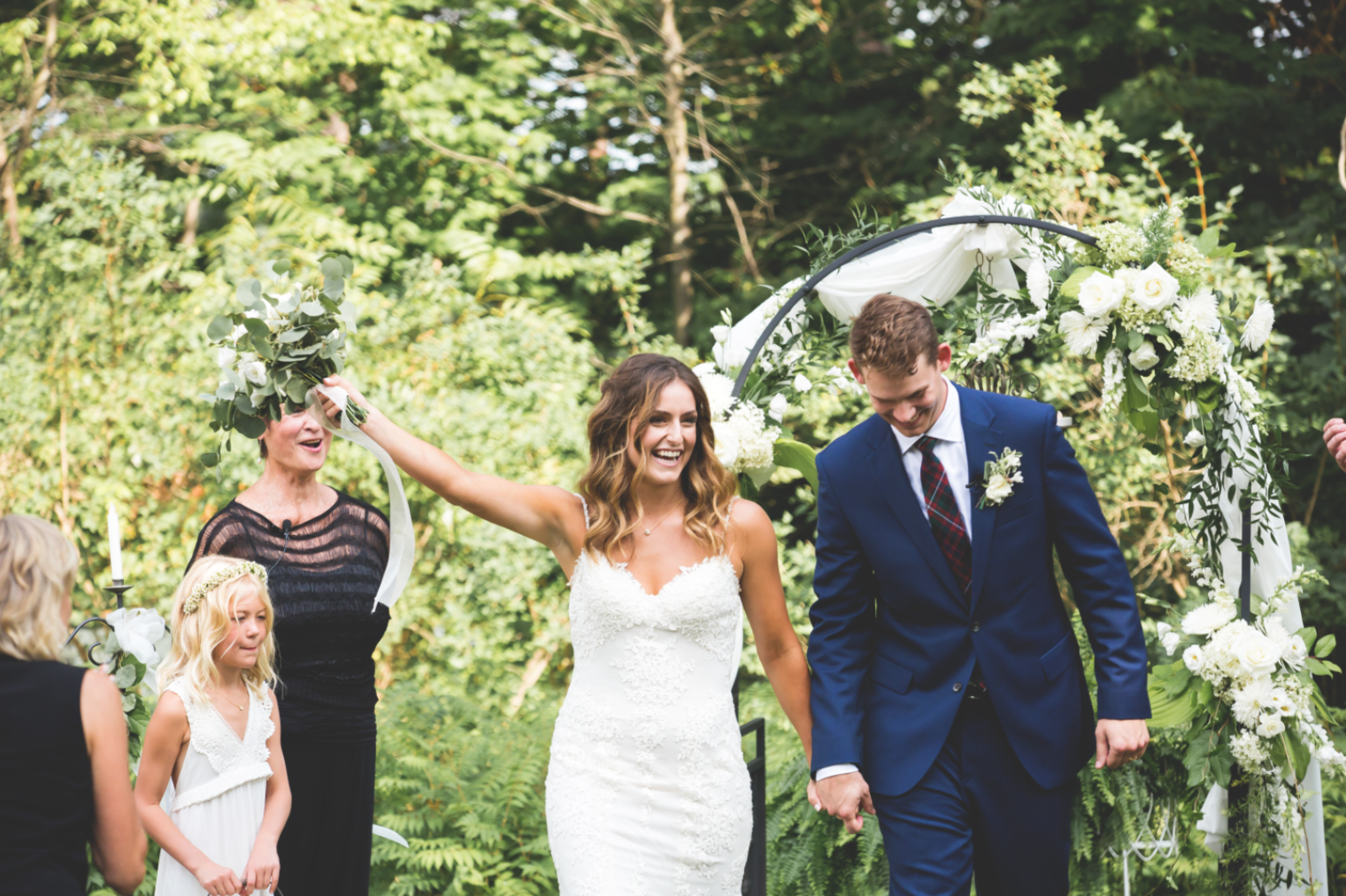 Wedding-Photos-Muskoka-Clevelands-House-Photographer-Wedding-Hamilton-GTA-Niagara-Oakville-Moments-by-Lauren-Photography-Photo-Image-65.png