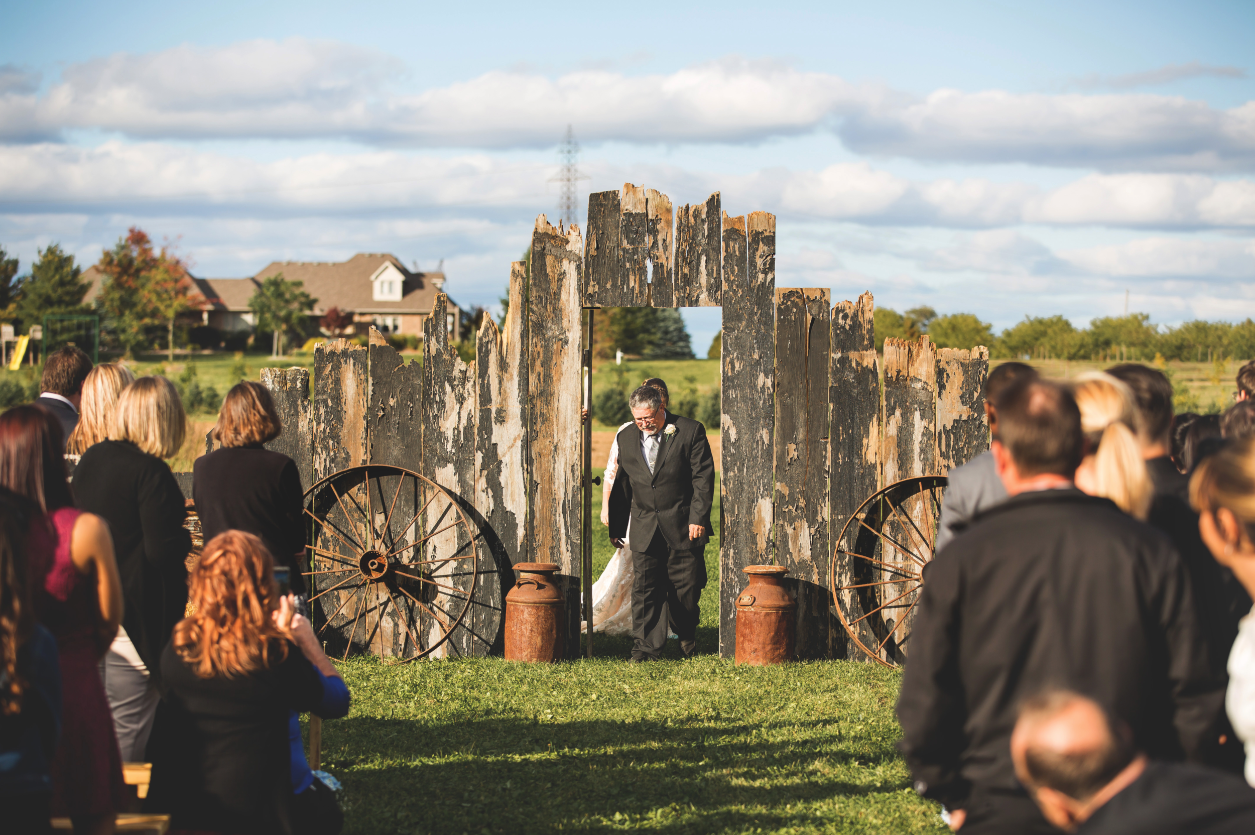 Wedding-Photos-Mount-Pleasant-Farm-Photographer-Wedding-Hamilton-GTA-Niagara-Oakville-Toronto-Moments-by-Lauren-Photography-Photo-Image-3.png