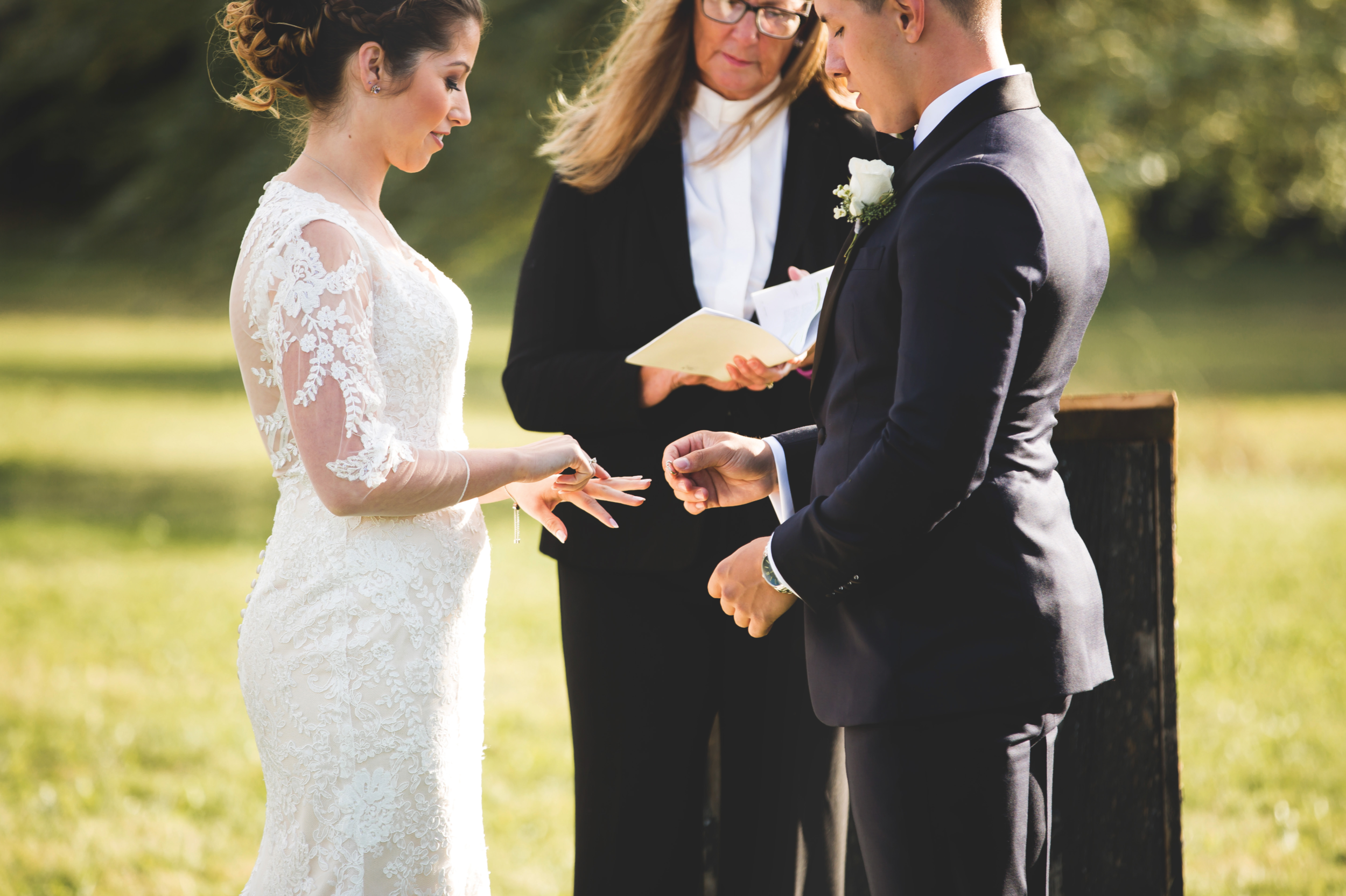 Wedding-Photos-Mount-Pleasant-Farm-Photographer-Wedding-Hamilton-GTA-Niagara-Oakville-Toronto-Moments-by-Lauren-Photography-Photo-Image-8.png