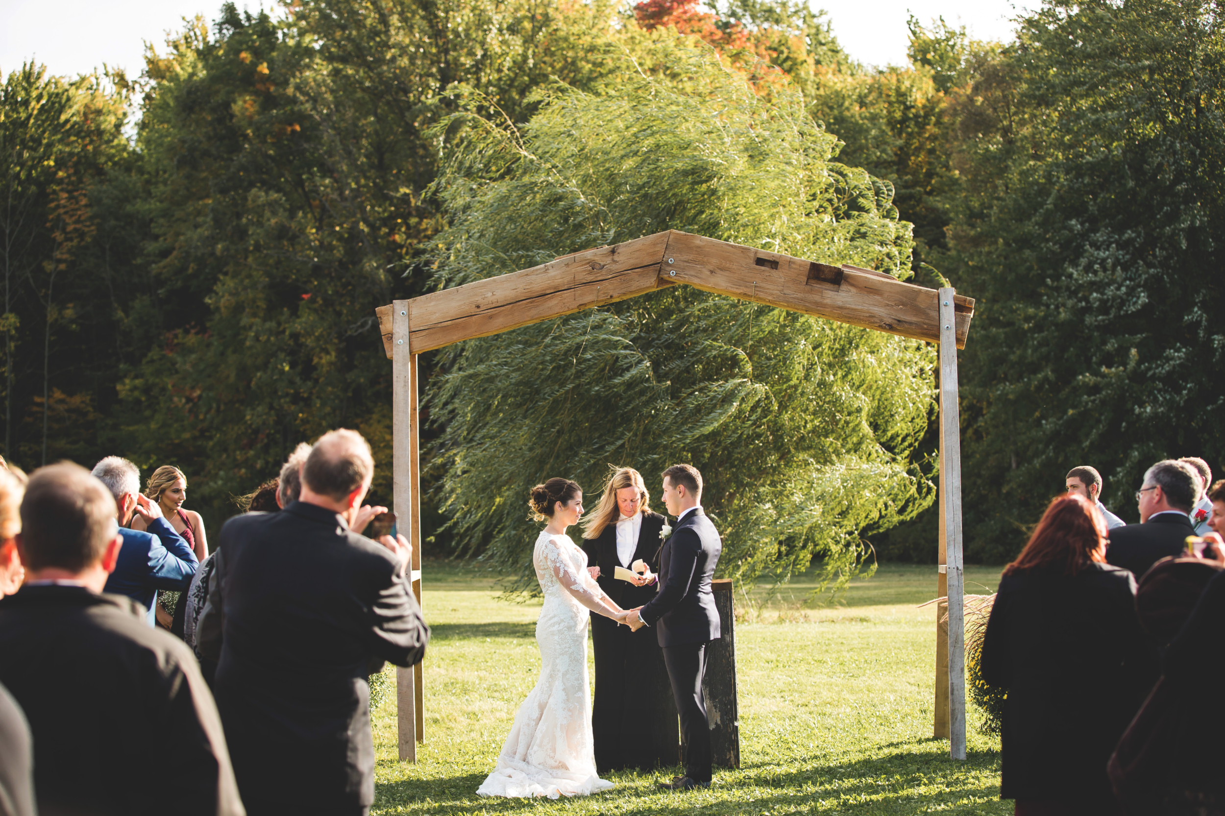 Wedding-Photos-Mount-Pleasant-Farm-Photographer-Wedding-Hamilton-GTA-Niagara-Oakville-Toronto-Moments-by-Lauren-Photography-Photo-Image-7.png