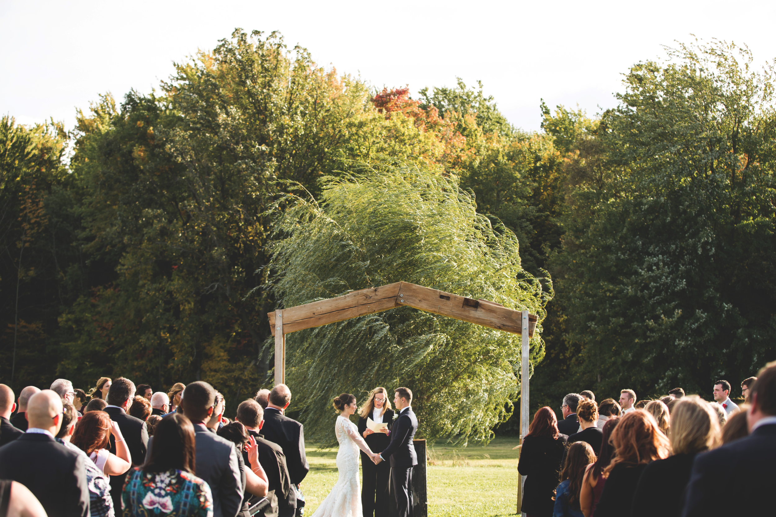 Wedding-Photos-Mount-Pleasant-Farm-Photographer-Wedding-Hamilton-GTA-Niagara-Oakville-Toronto-Moments-by-Lauren-Photography-Photo-Image-10.png