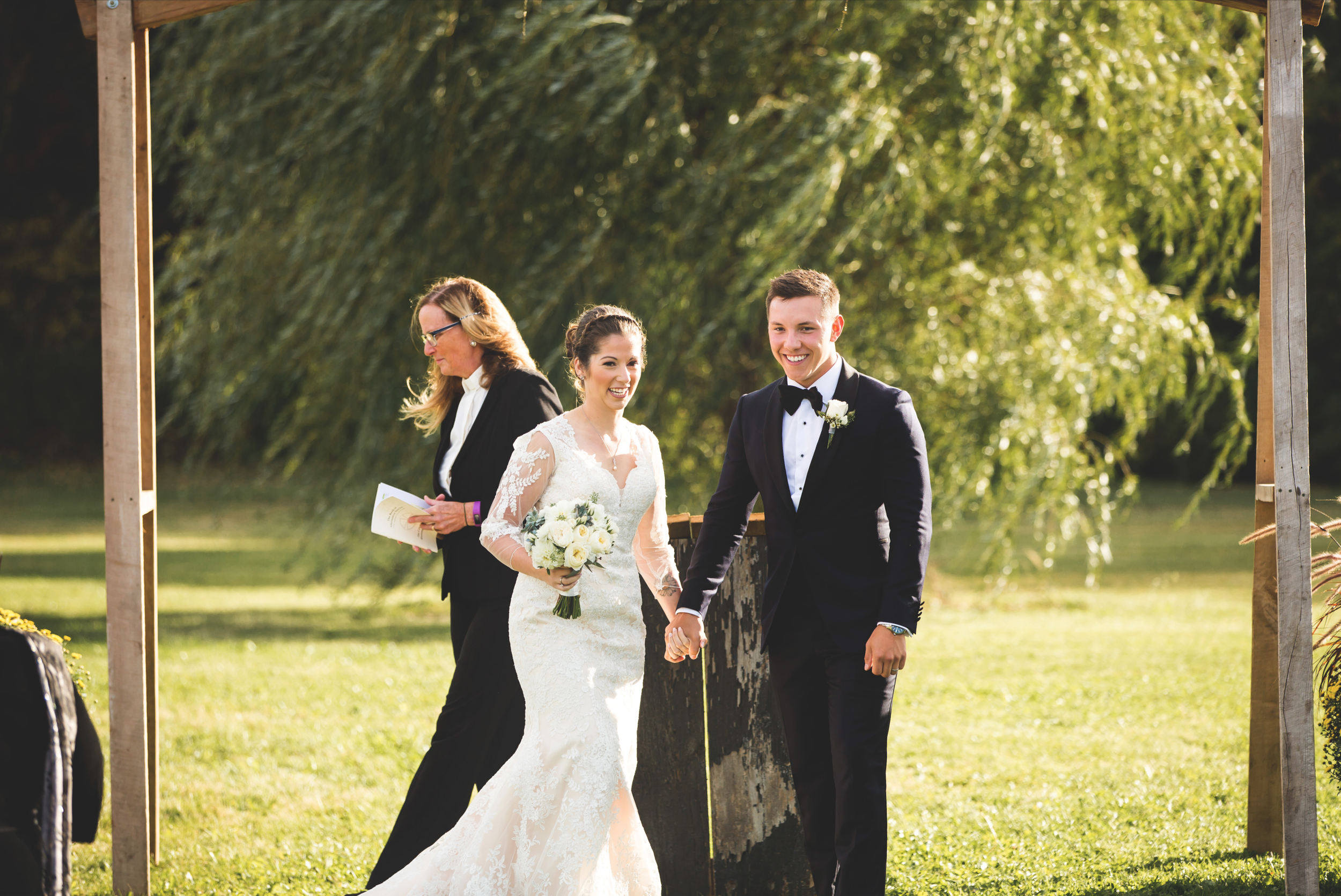 Wedding-Photos-Mount-Pleasant-Farm-Photographer-Wedding-Hamilton-GTA-Niagara-Oakville-Toronto-Moments-by-Lauren-Photography-Photo-Image-13.png