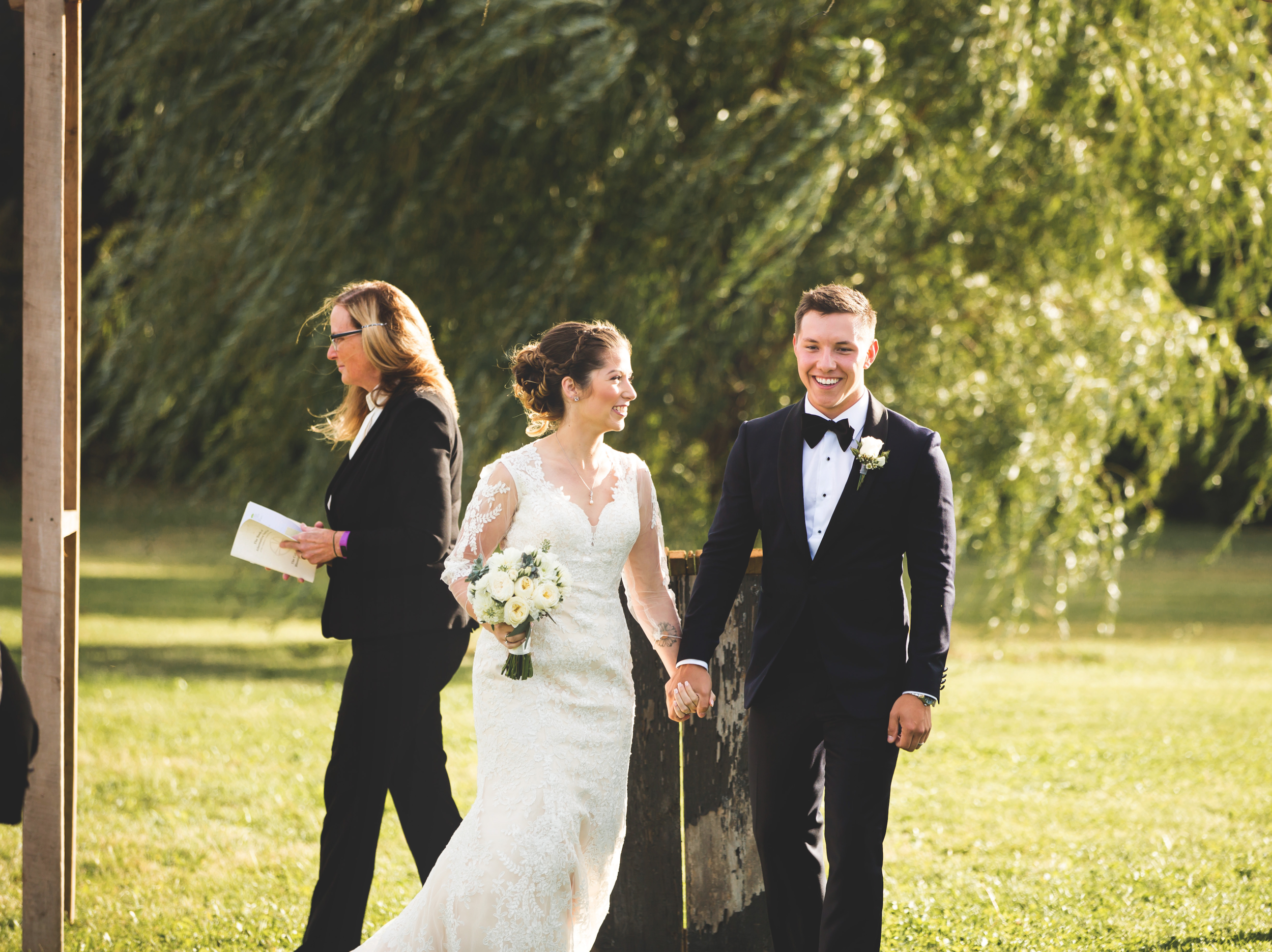 Wedding-Photos-Mount-Pleasant-Farm-Photographer-Wedding-Hamilton-GTA-Niagara-Oakville-Toronto-Moments-by-Lauren-Photography-Photo-Image-14.png