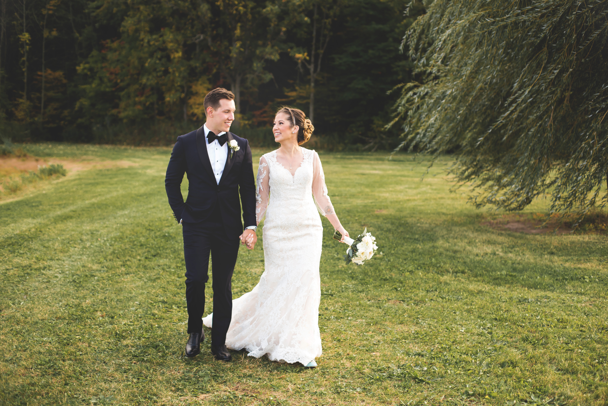 Wedding-Photos-Mount-Pleasant-Farm-Photographer-Wedding-Hamilton-GTA-Niagara-Oakville-Toronto-Moments-by-Lauren-Photography-Photo-Image-17.png