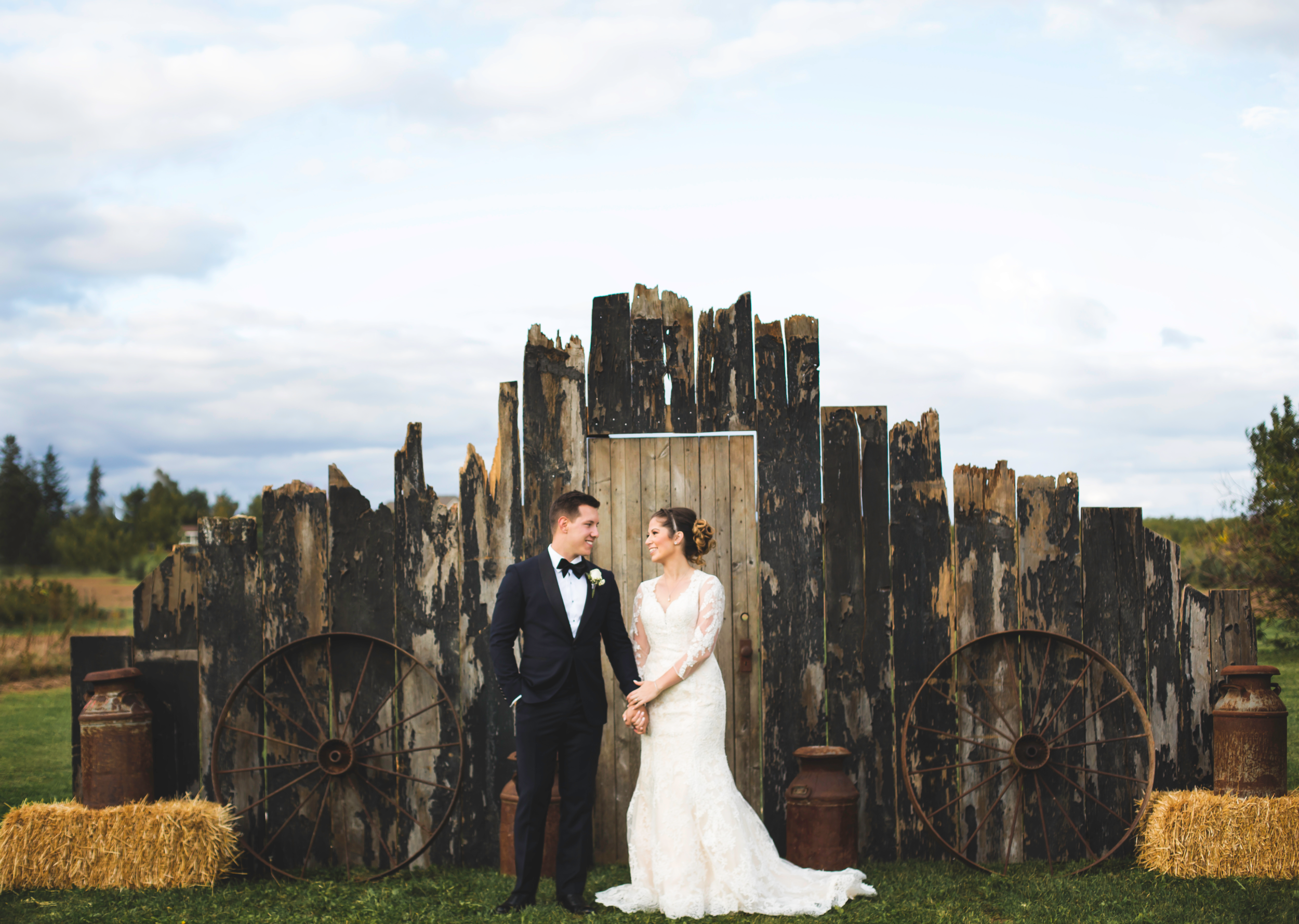 Wedding-Photos-Mount-Pleasant-Farm-Photographer-Wedding-Hamilton-GTA-Niagara-Oakville-Toronto-Moments-by-Lauren-Photography-Photo-Image-18.png