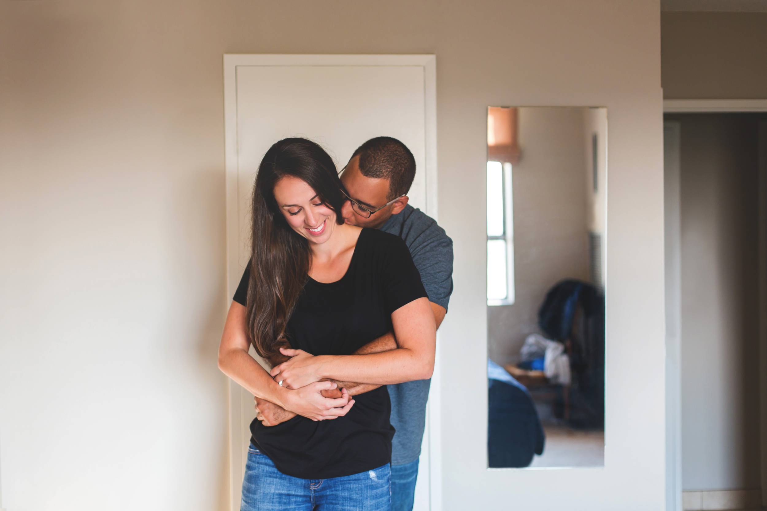 Engagement-Session-Hamilton-Burlington-Oakville-Toronto-Niagara-Wedding-Photographer-Engaged-Photography-at-Home-Session-HamOnt-Engaged-Moments-by-Lauren-Photo-Image-7.png