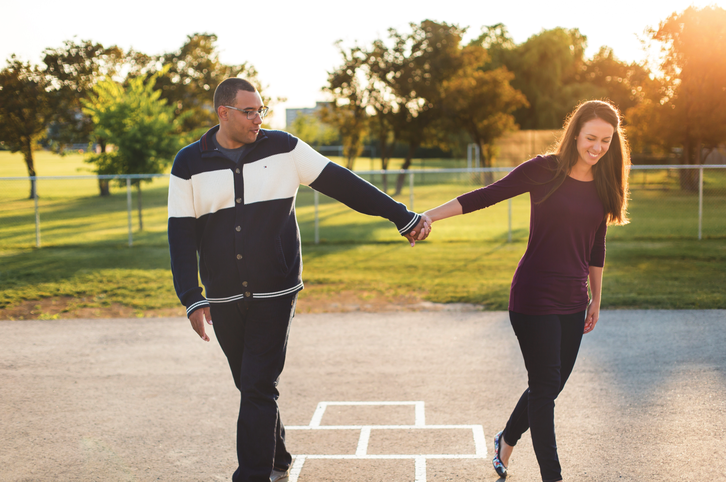 Engagement-Session-Hamilton-Burlington-Oakville-Toronto-Niagara-Wedding-Photographer-Engaged-Photography-at-Home-Session-HamOnt-Engaged-Moments-by-Lauren-Photo-Image-14.png