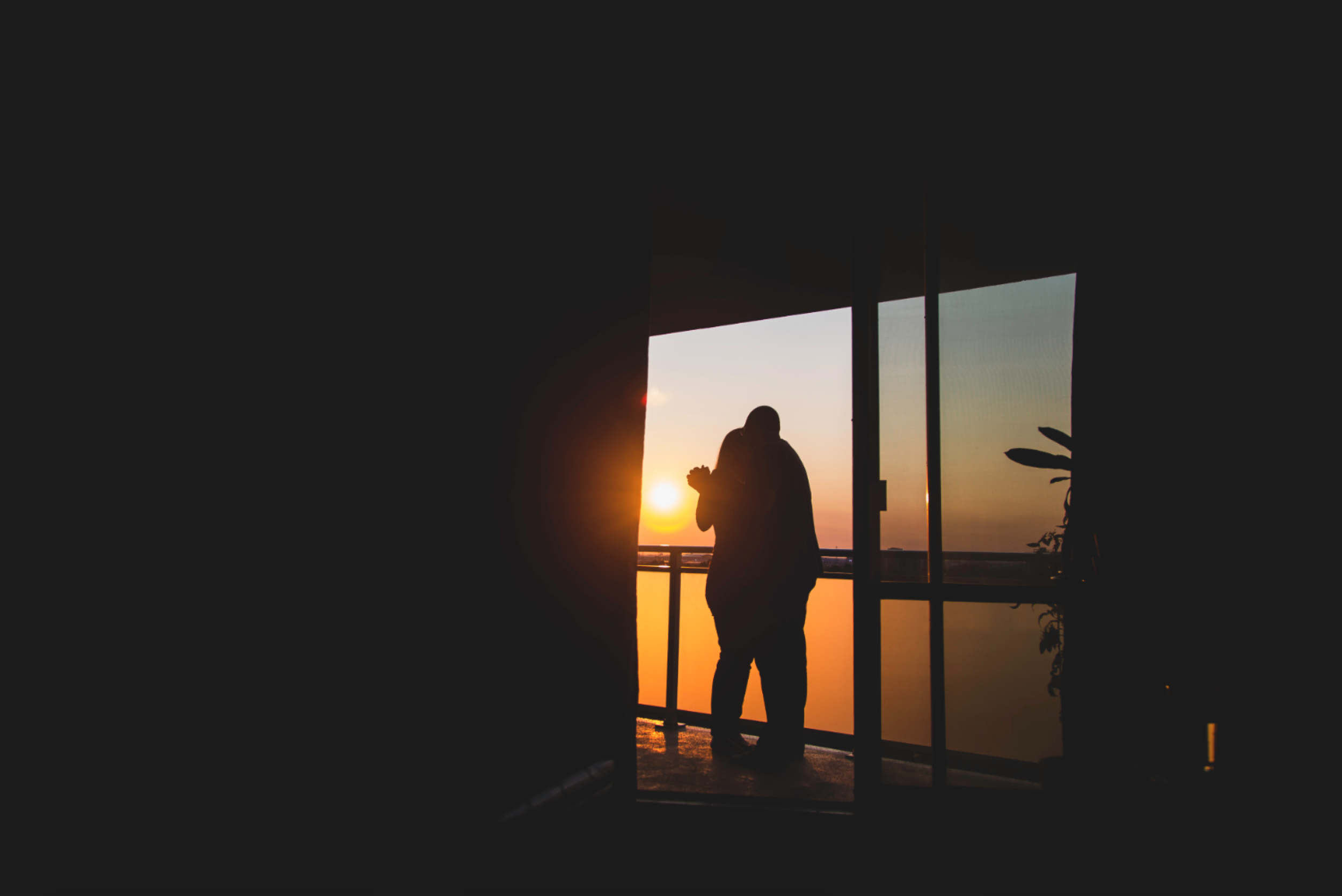 Engagement-Session-Hamilton-Burlington-Oakville-Toronto-Niagara-Wedding-Photographer-Engaged-Photography-at-Home-Session-HamOnt-Engaged-Moments-by-Lauren-Photo-Image-19.png