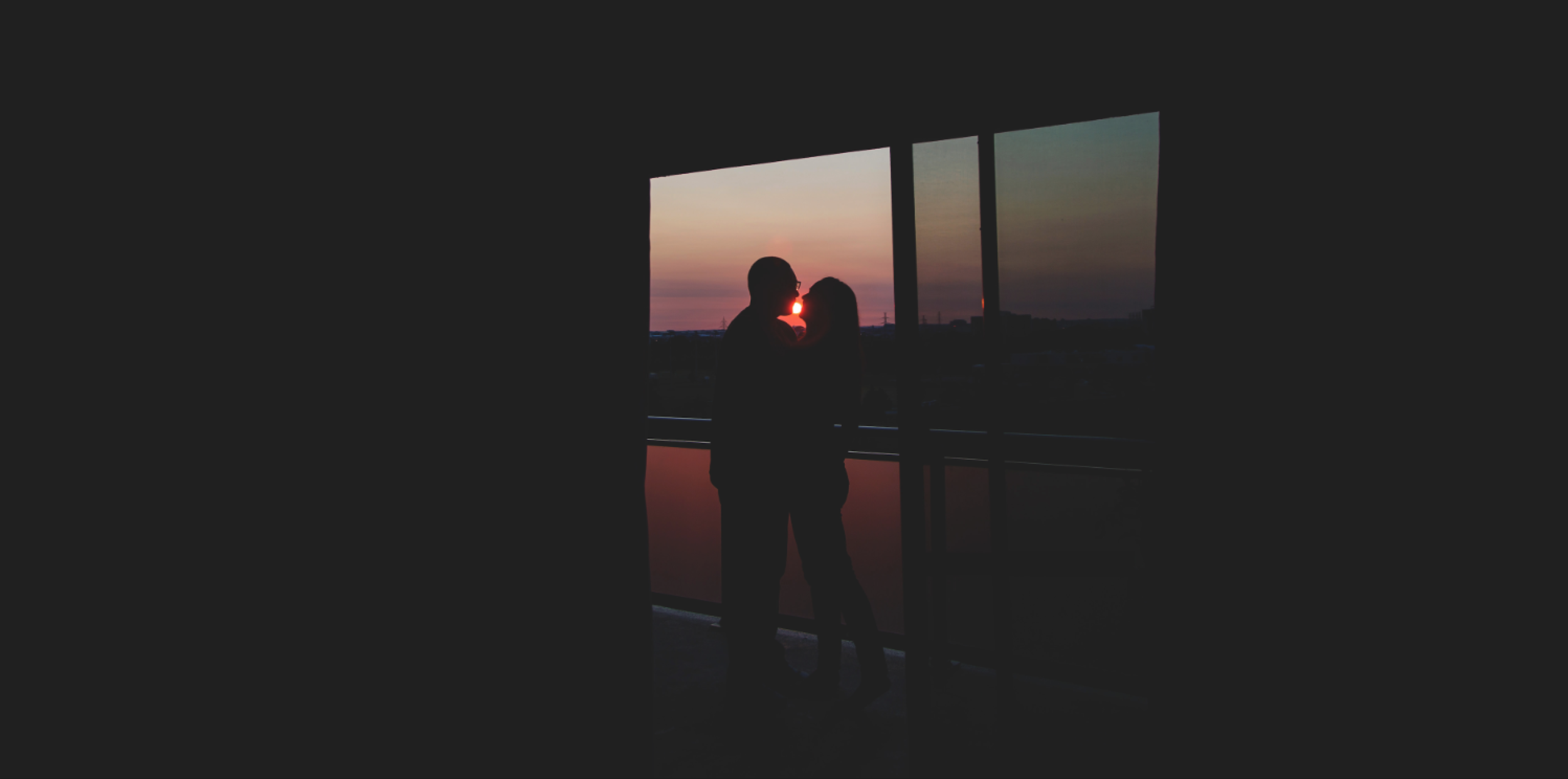 Engagement-Session-Hamilton-Burlington-Oakville-Toronto-Niagara-Wedding-Photographer-Engaged-Photography-at-Home-Session-HamOnt-Engaged-Moments-by-Lauren-Photo-Image-21.png