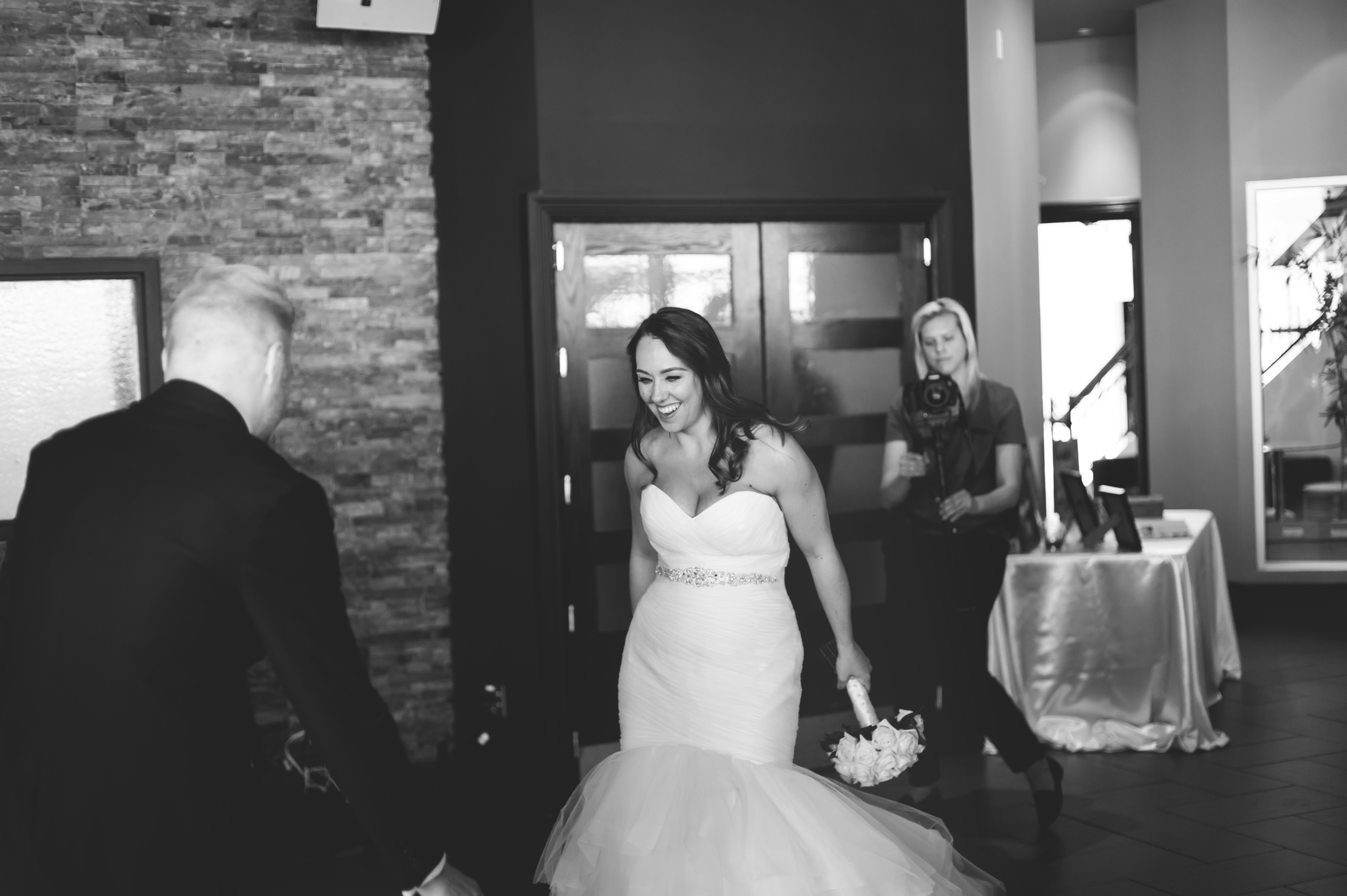 Wedding-Harbour-Banquet-Center-Oakville-Photographer-Wedding-Hamilton-Saint-James-Espresso-Downtown-HamOnt-GTA-Niagara-Toronto-Moments-by-Lauren-Photography-Photo-Image-54.png