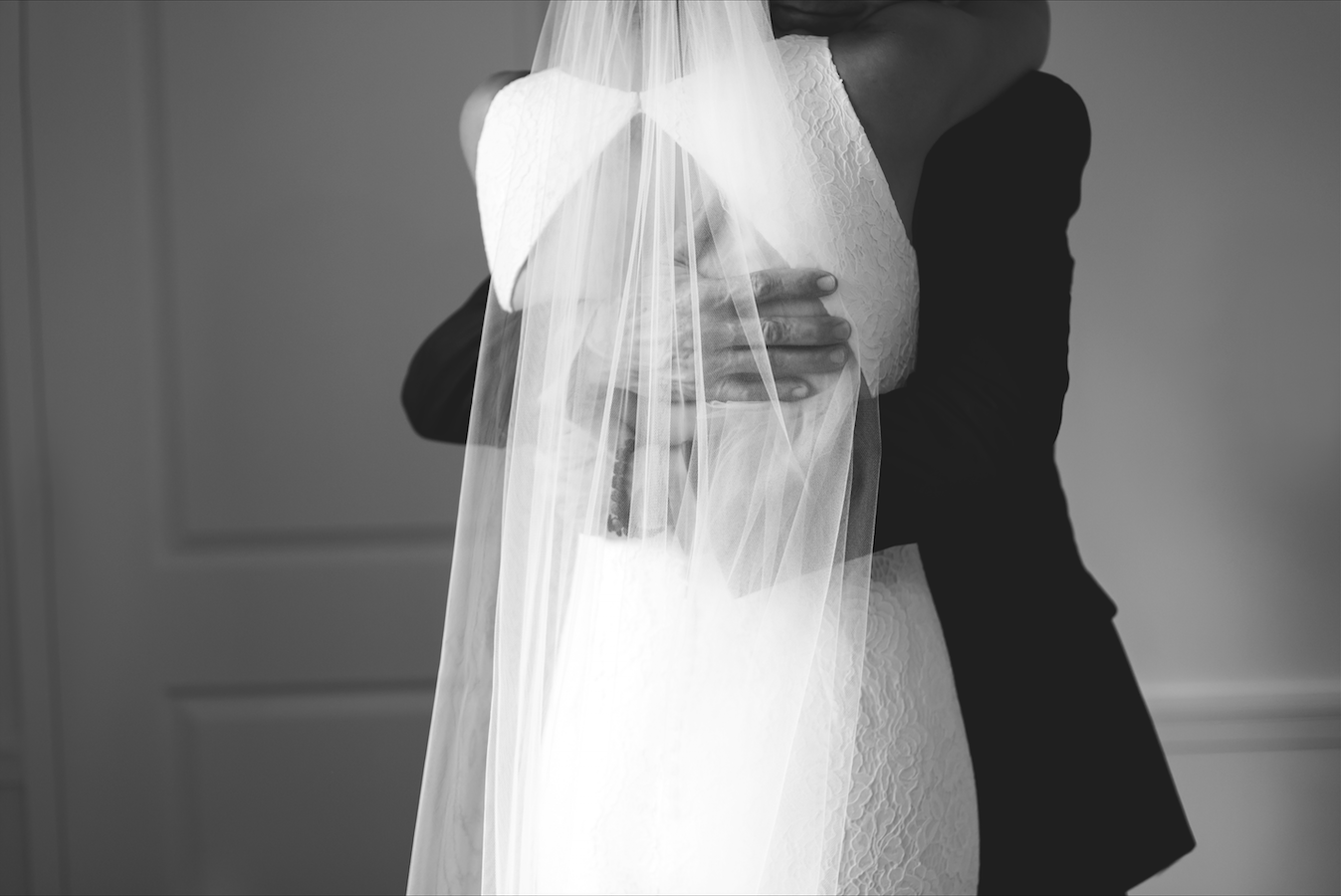 Moments-by-Lauren-Hamilton-Toronto-Niagara-Wedding-Photographer-Genuine-Emotional-Images-Photo-1.png