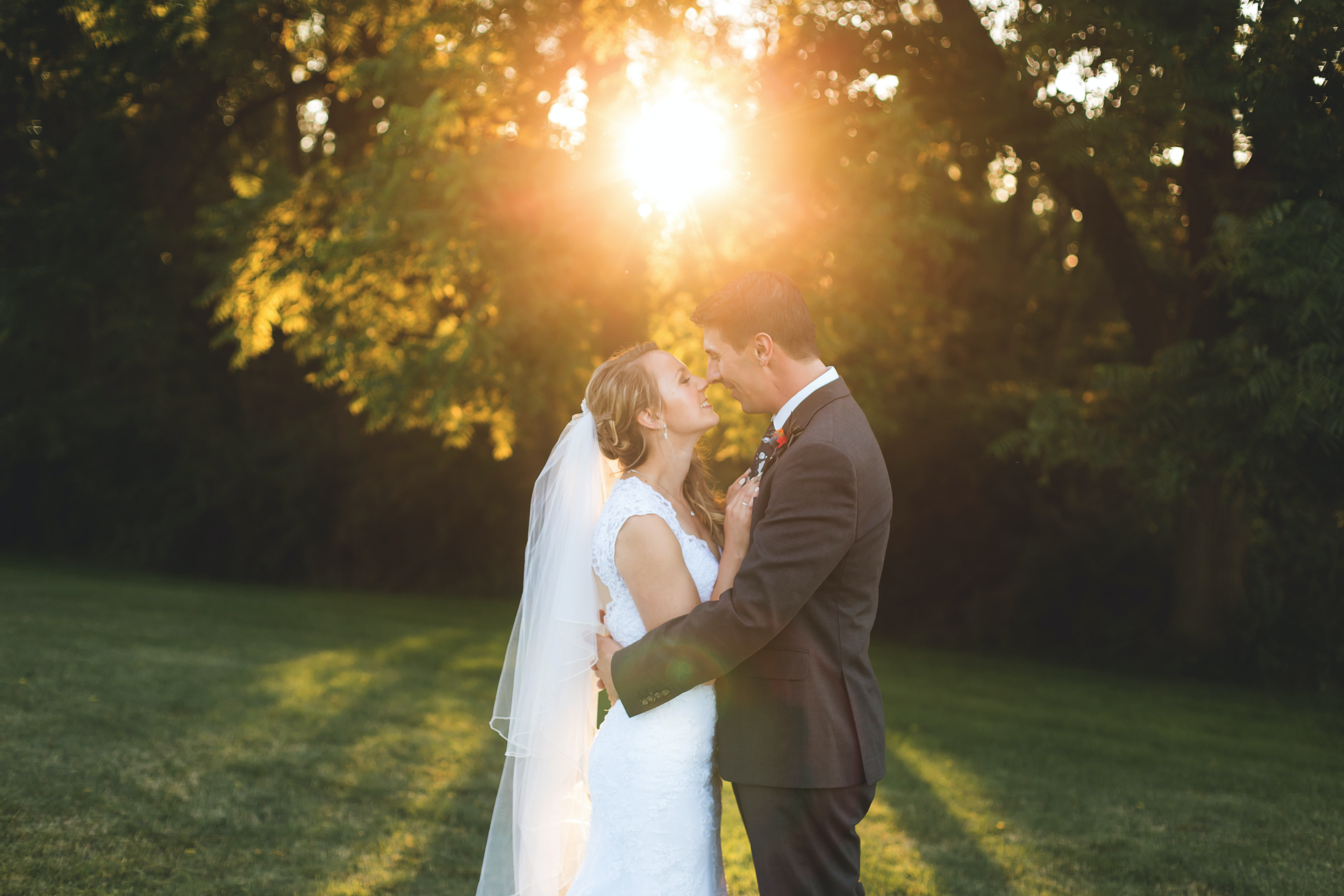 Moments-by-Lauren-Hamilton-Wedding-Photographer-Tamahaac-Club-Niagara-Toronto-Burlington-Photography-Photo-Image-23.png