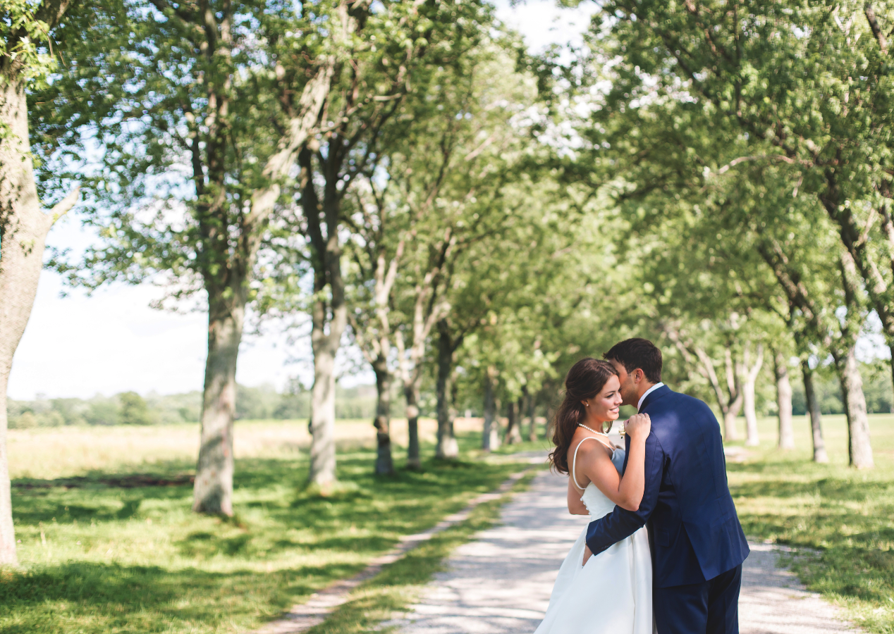 Wedding-Photographer-Niagara-on-the-Lake-Photographer-Queens-Landing-Moments-by-Lauren-Photo-Image-7.png