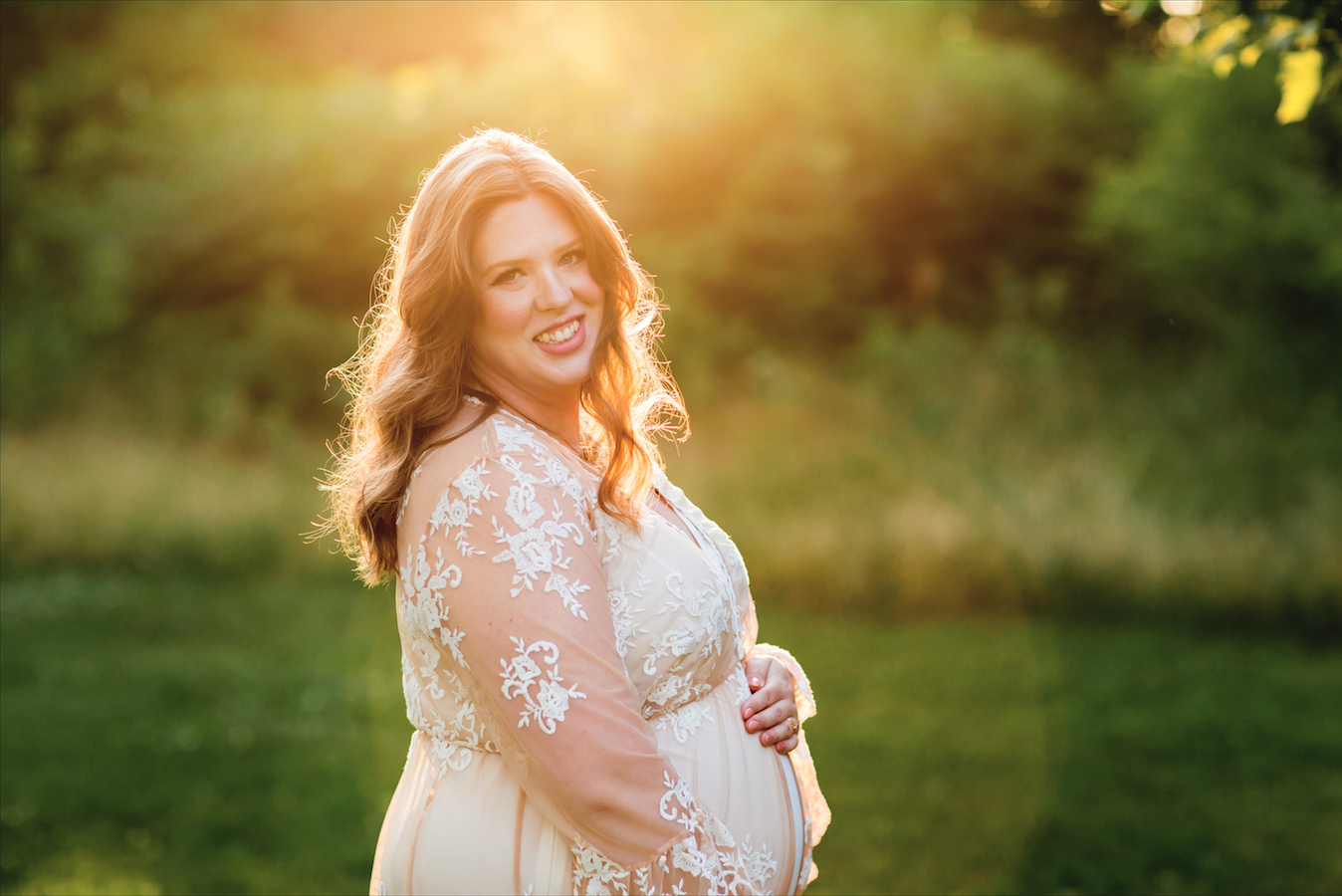 Maternity-Session-Photographer-Hamilton-Oakville-Waterfront-Golden-Hour-Glow-Photography-Moments-by-Lauren-Photo-Image-2.png