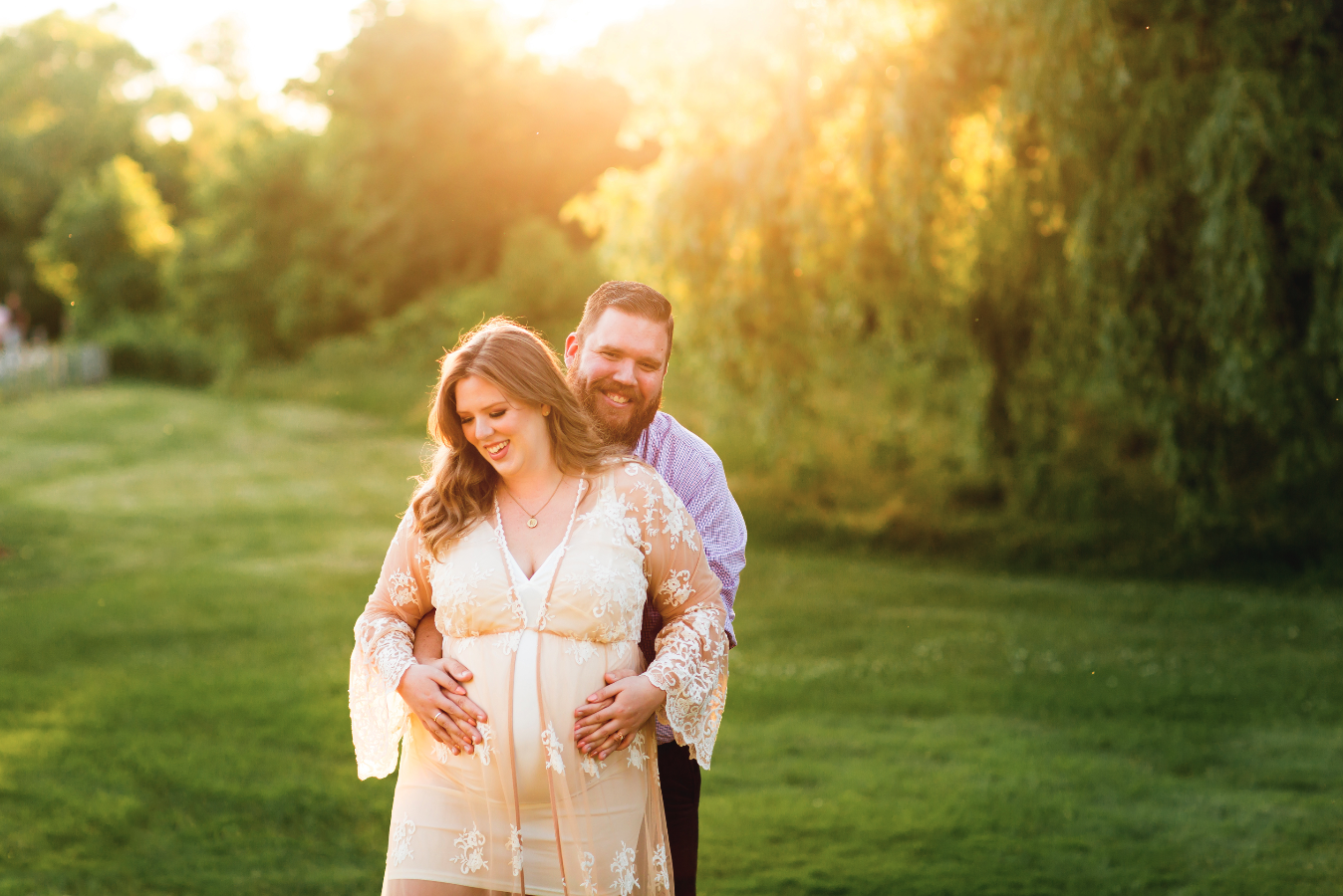 Maternity-Session-Photographer-Hamilton-Oakville-Waterfront-Golden-Hour-Glow-Photography-Moments-by-Lauren-Photo-Image-4.png