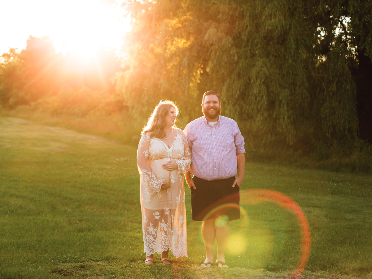 Maternity-Session-Photographer-Hamilton-Oakville-Waterfront-Golden-Hour-Glow-Photography-Moments-by-Lauren-Photo-Image-6.png