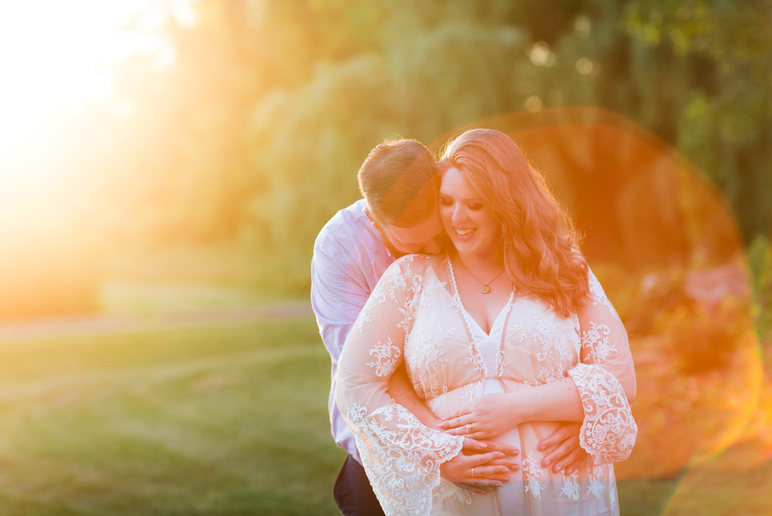 Maternity-Session-Photographer-Hamilton-Oakville-Waterfront-Golden-Hour-Glow-Photography-Moments-by-Lauren-Photo-Image-9.png
