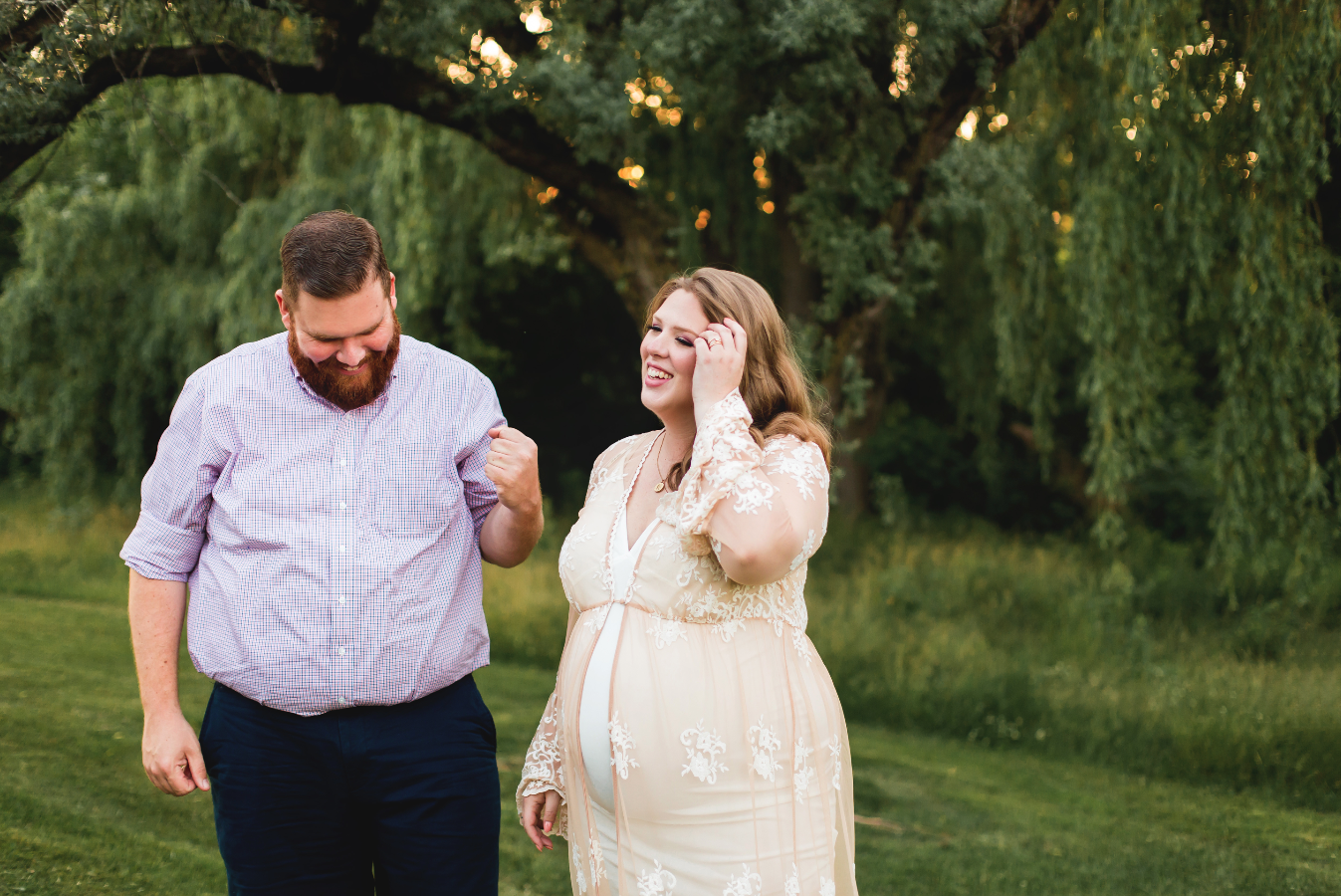 Maternity-Session-Photographer-Hamilton-Oakville-Waterfront-Golden-Hour-Glow-Photography-Moments-by-Lauren-Photo-Image-12.png