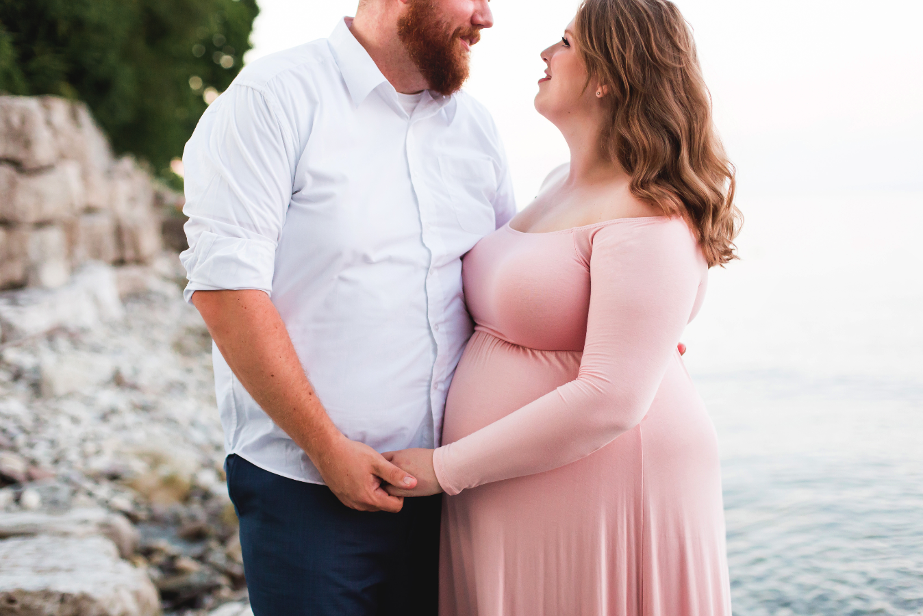 Maternity-Session-Photographer-Hamilton-Oakville-Waterfront-Golden-Hour-Glow-Photography-Moments-by-Lauren-Photo-Image-13.png