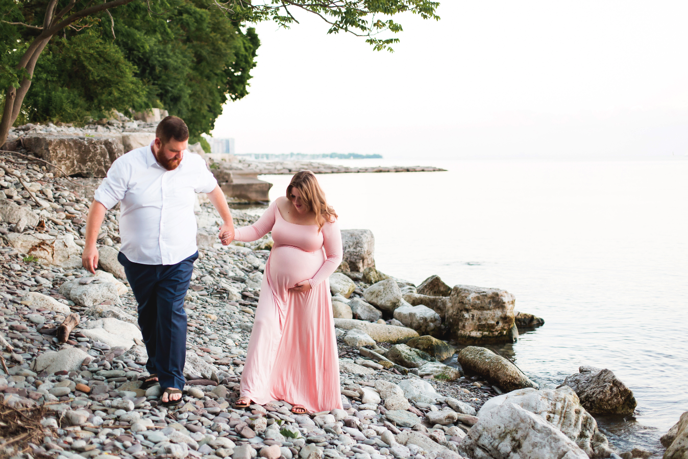 Maternity-Session-Photographer-Hamilton-Oakville-Waterfront-Golden-Hour-Glow-Photography-Moments-by-Lauren-Photo-Image-14.png