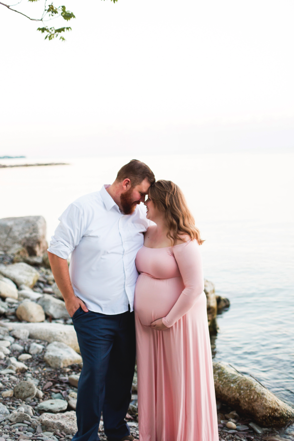 Maternity-Session-Photographer-Hamilton-Oakville-Waterfront-Golden-Hour-Glow-Photography-Moments-by-Lauren-Photo-Image-15.png
