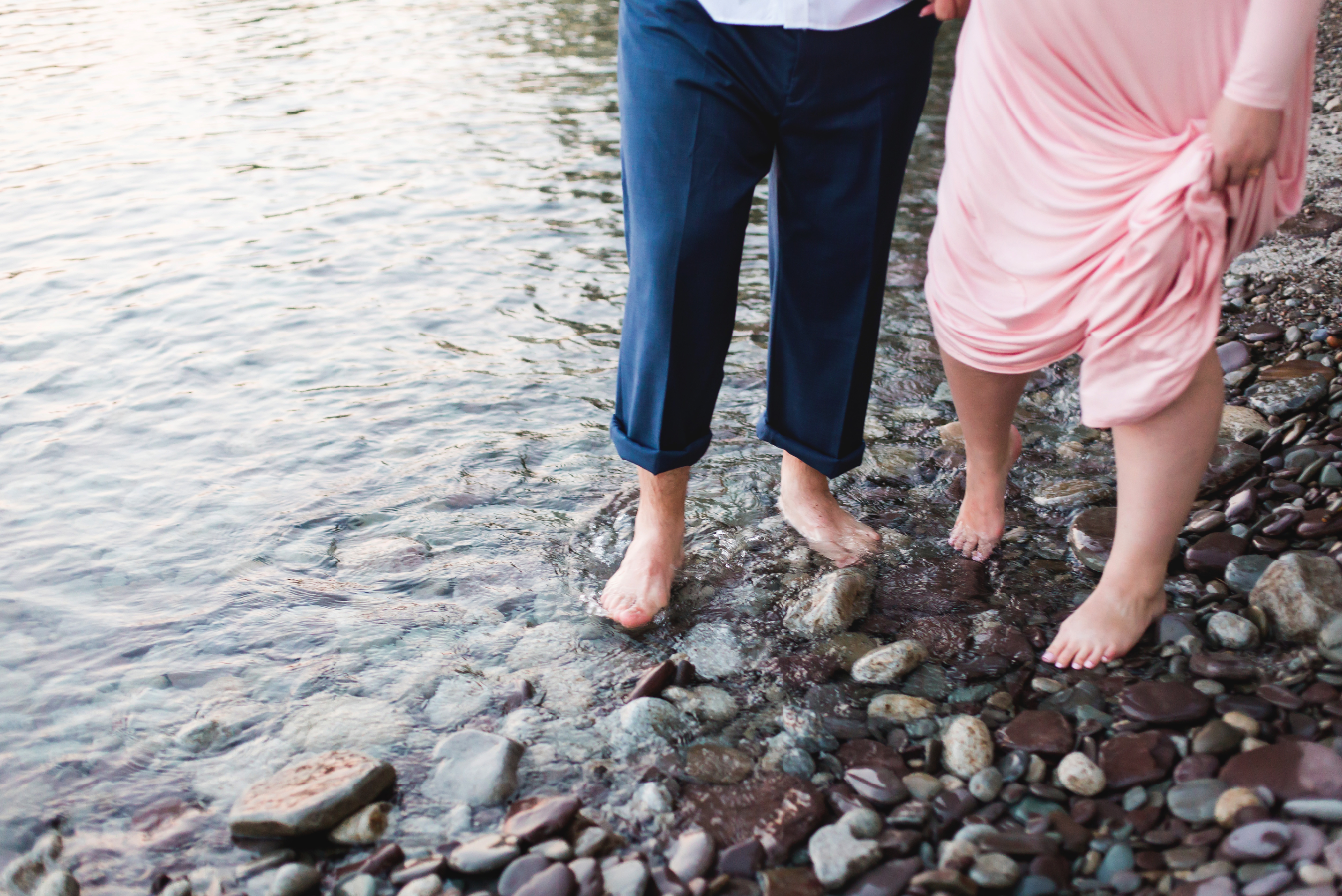 Maternity-Session-Photographer-Hamilton-Oakville-Waterfront-Golden-Hour-Glow-Photography-Moments-by-Lauren-Photo-Image-17.png