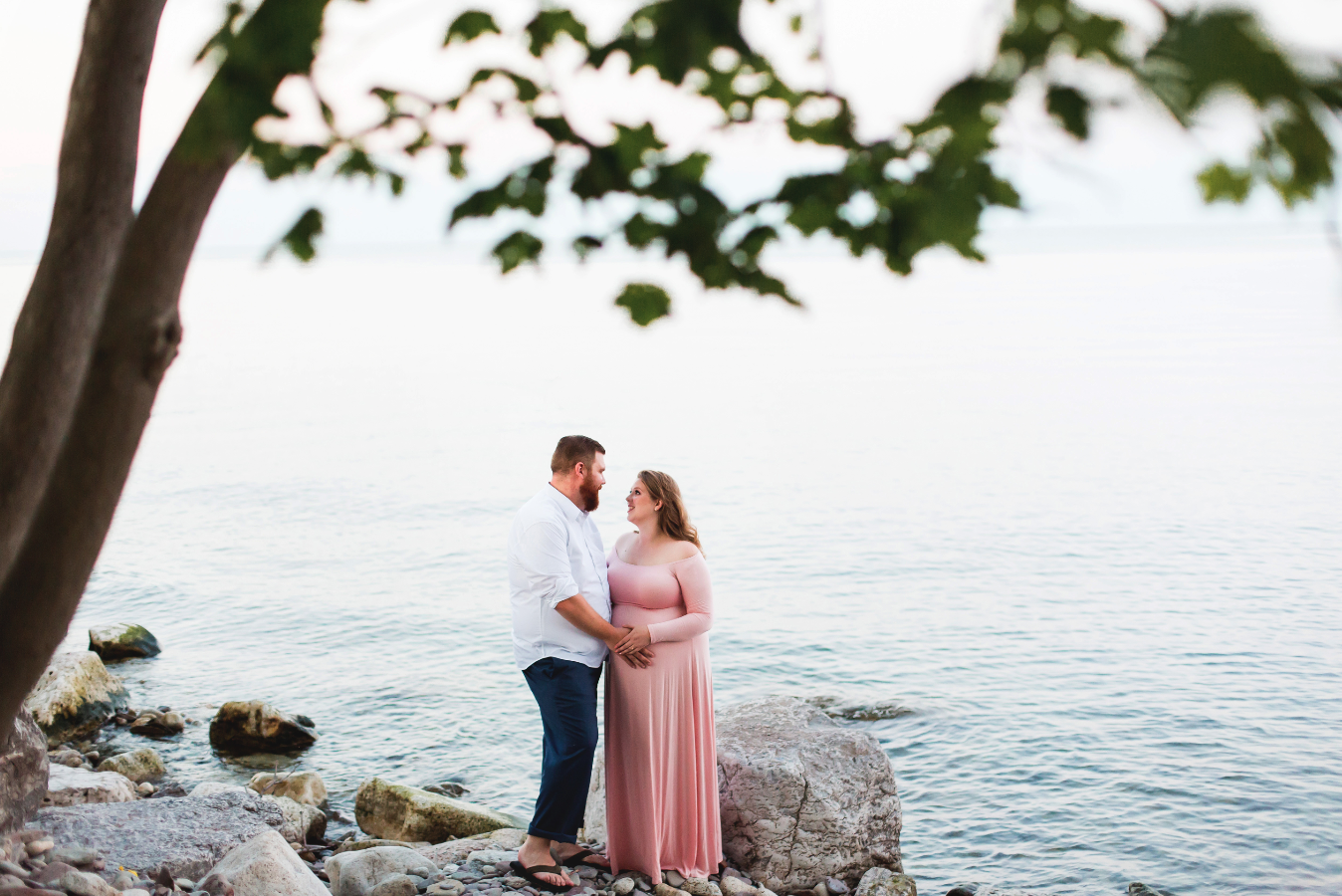 Maternity-Session-Photographer-Hamilton-Oakville-Waterfront-Golden-Hour-Glow-Photography-Moments-by-Lauren-Photo-Image-18.png