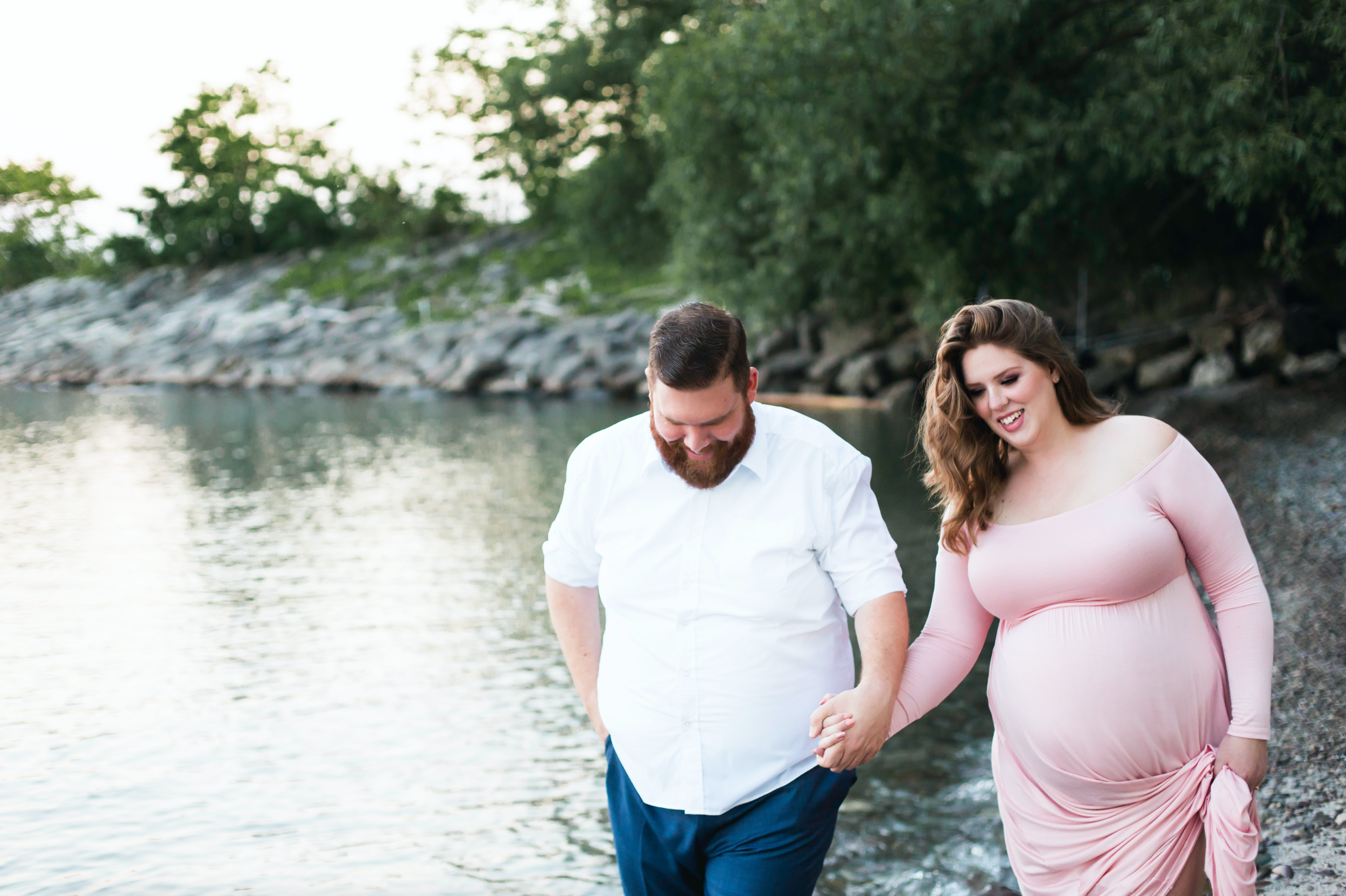 Maternity-Session-Photographer-Hamilton-Oakville-Waterfront-Golden-Hour-Glow-Photography-Moments-by-Lauren-Photo-Image-16.png