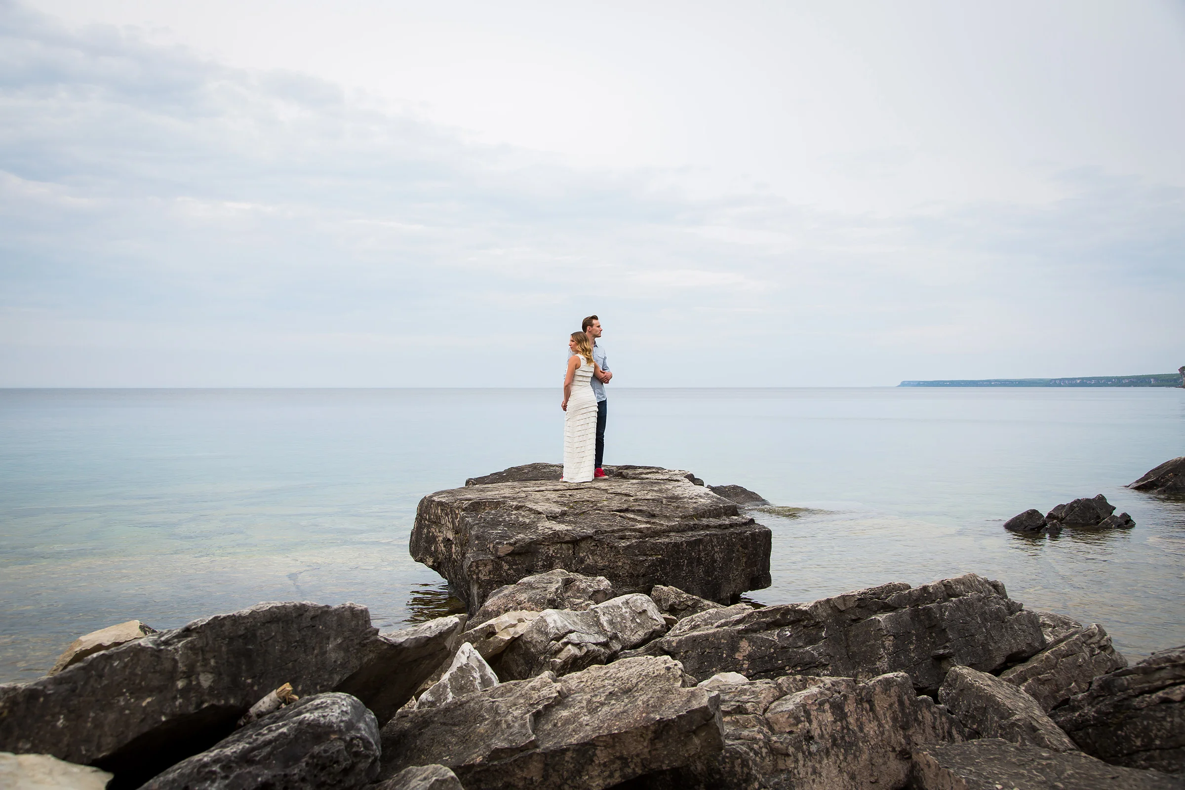 Moments-by-Lauren-Wedding-Photographer-Engagement-Tips-Photo-Image-02.jpg