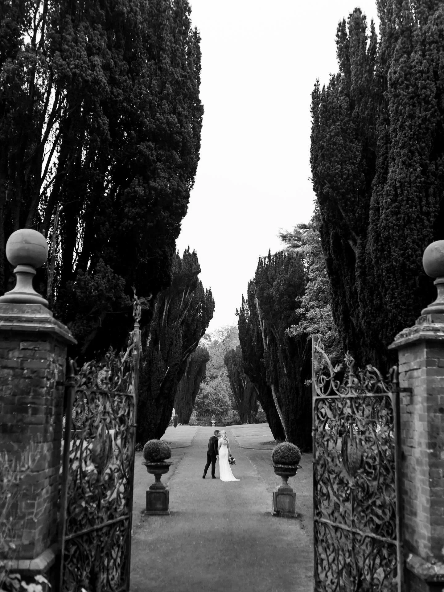 A dream weekend celebrating Carli + Evan in Ireland this past fall. Plenty of views I&rsquo;ll never get over 😍

This stunning day is back on my screen as we now create their Heirloom Albums. The best way to relive all the magic ✨

&mdash;&mdash;

V